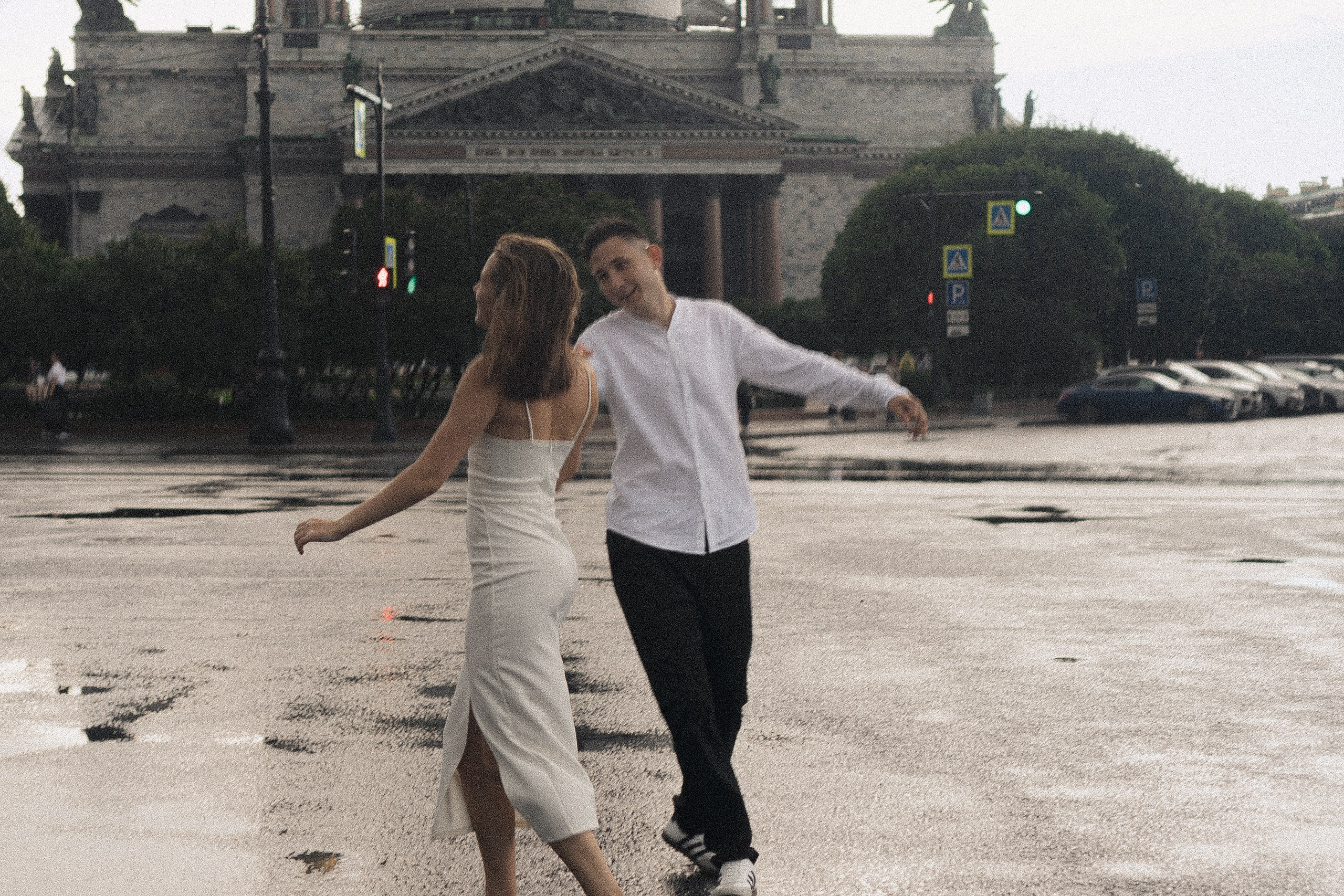 СВАДЕБНАЯ ФОТОСЕСИСИЯ В МЕТРО И ВОЗЛЕ ИСАКИЕВСКОГО СОБОРА В ДОЖДЬ. Профессиональный фотограф, Санкт-Петербург — Виктория Богомолова