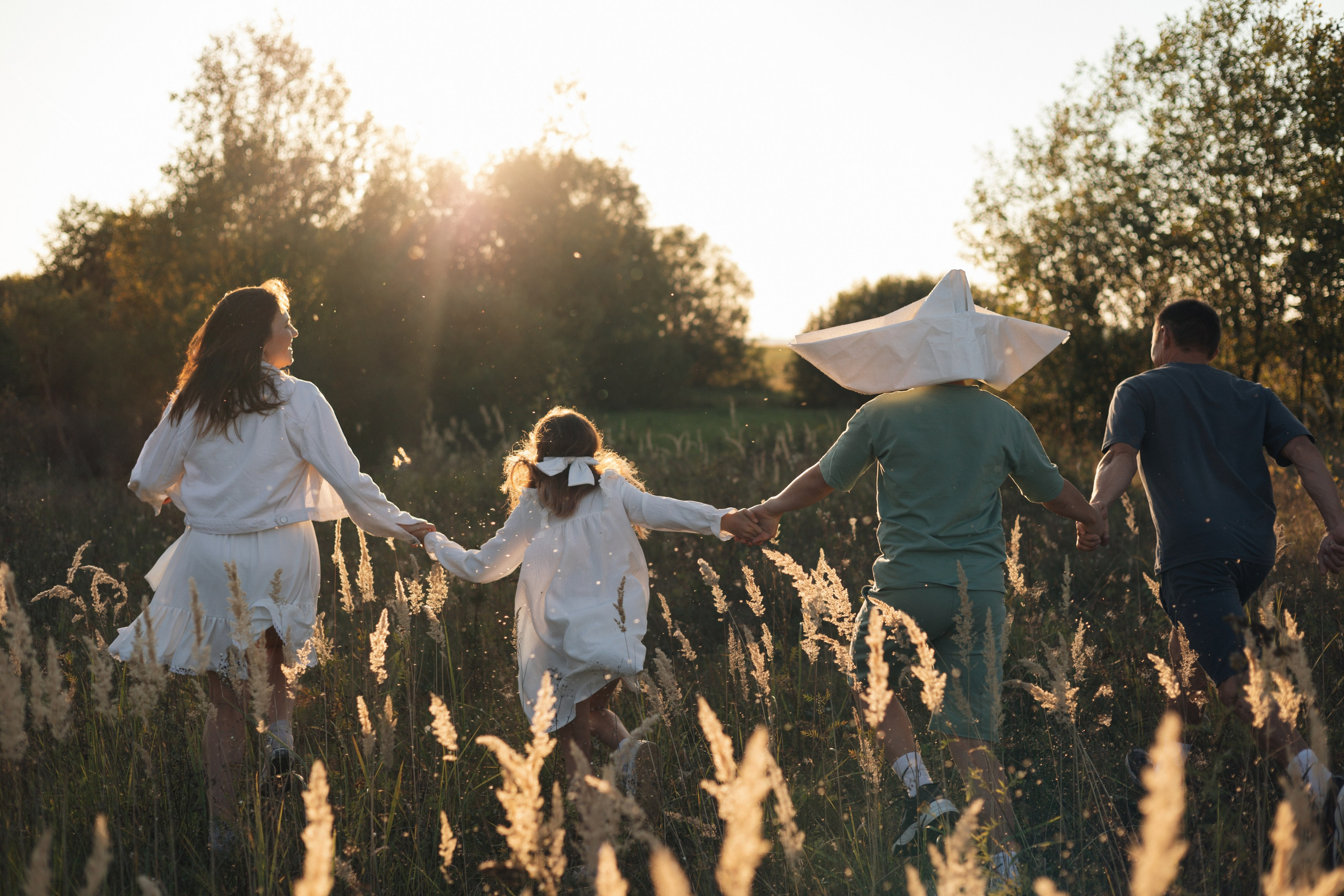 Юля, Илья, Полина, Сергей. Ваш фотограф