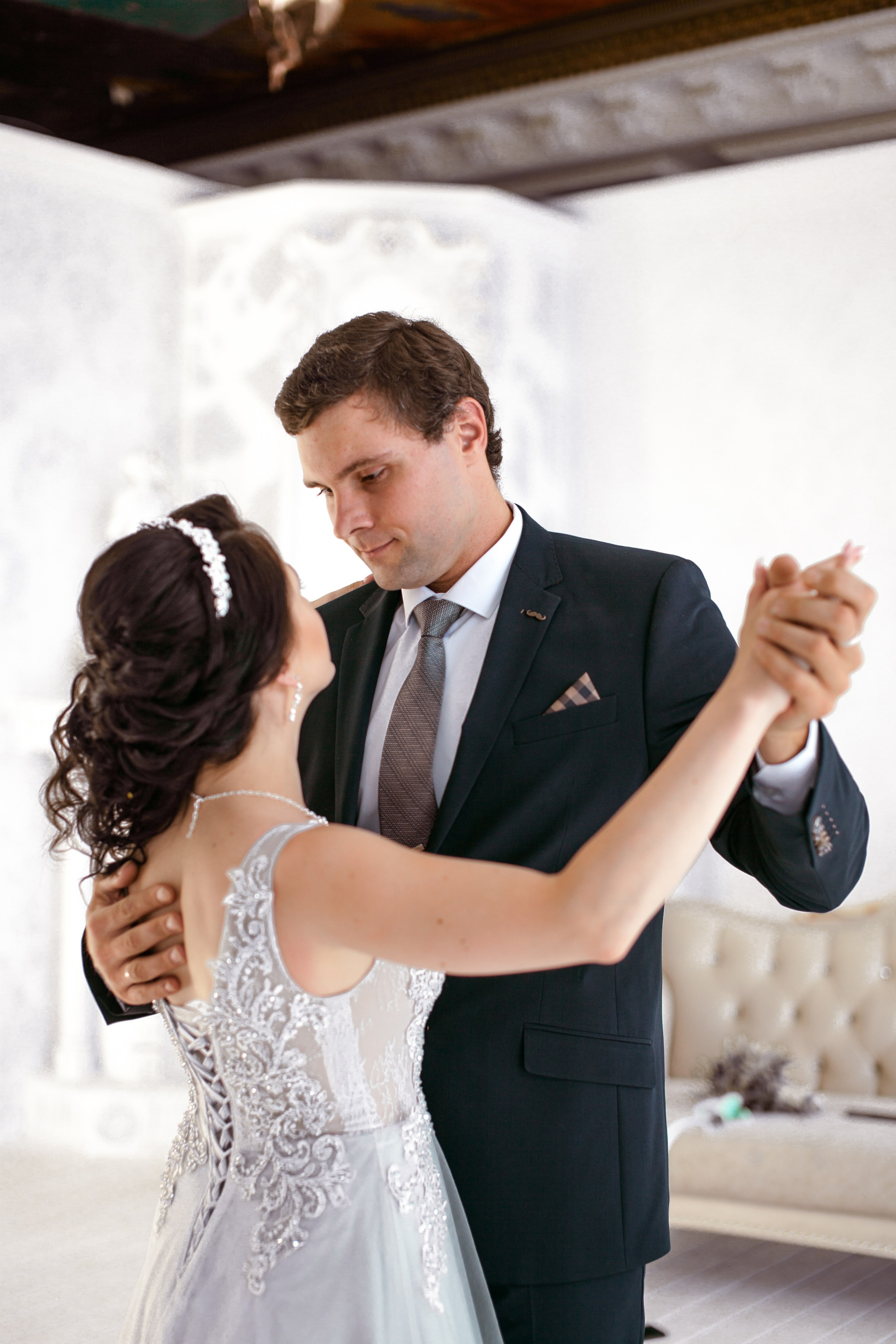 Свадебная фотосессия на улицах Нижнего Новгорода. Фотограф на крещение и венчание в Нижнем Новгороде.Свадебный Фотограф