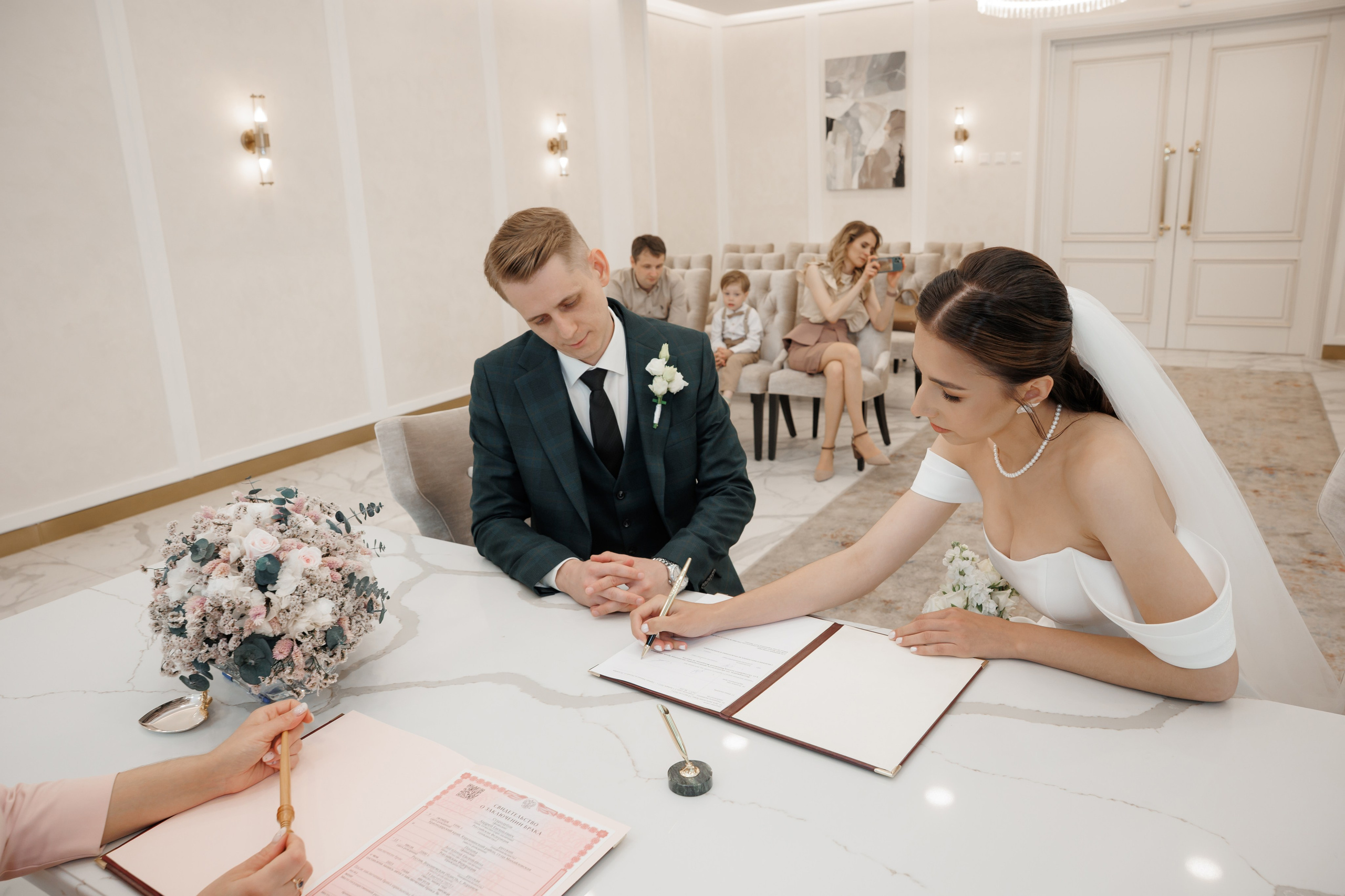 Регистрация в отеле Fish Point, ЗАГС Бутово, прогулка в Остафьево. Свадебный и репортажный фотограф (Москва, Королев и другие)