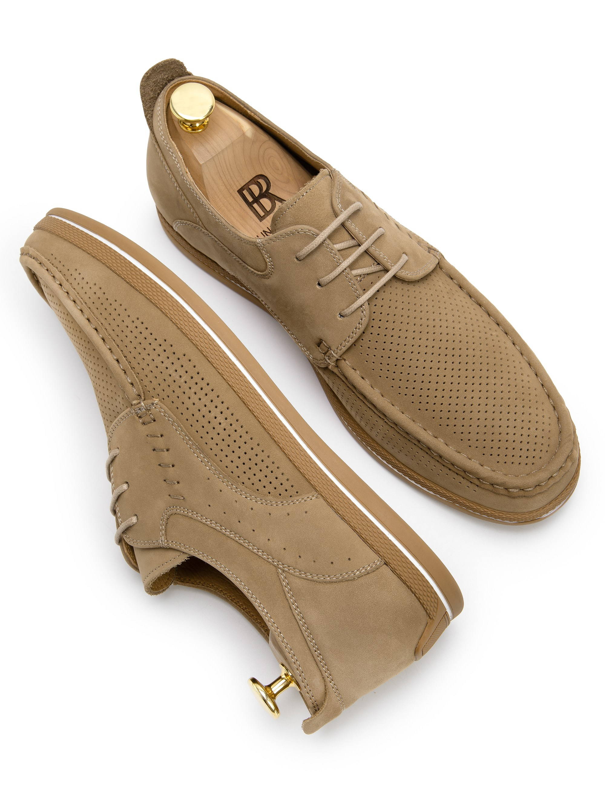 Каталожная фотография обуви. Фотограф в Москве Егор Гончаров