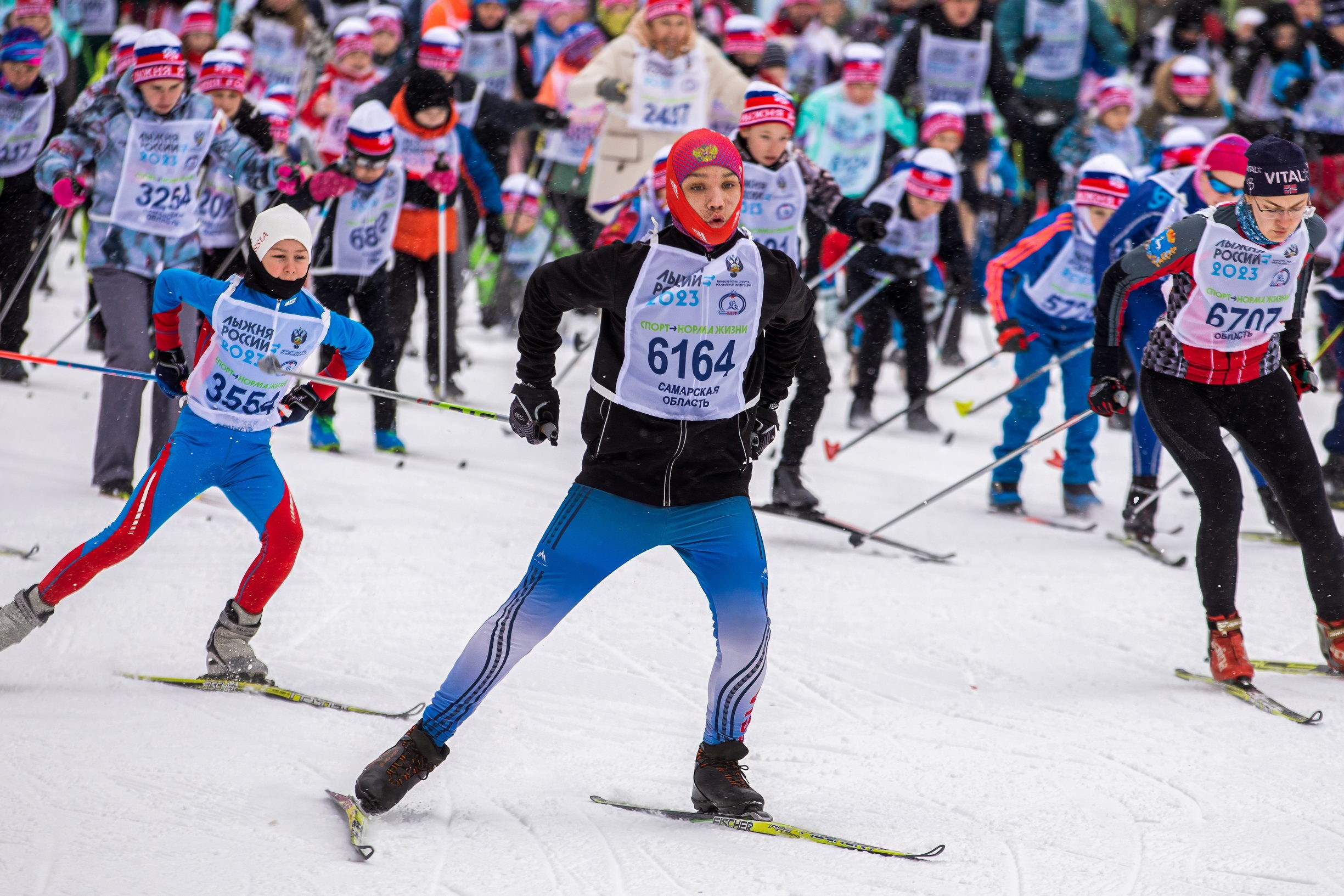 спортивная фотография, лыжные гонки, массовый забег на лыжах