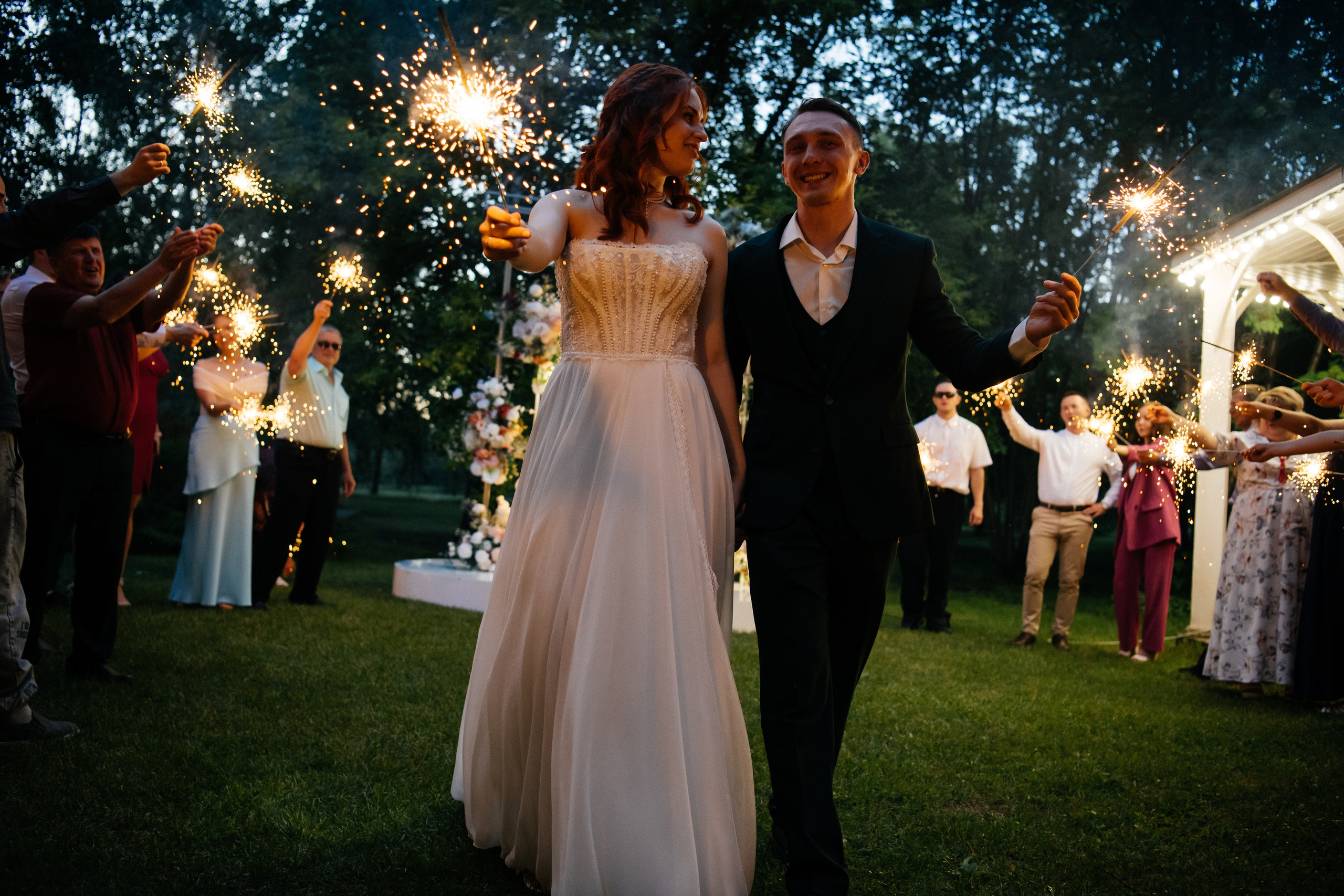 alt="Свадебная фотосессия в Барнауле. Свадебный фотограф Анна Глухова"