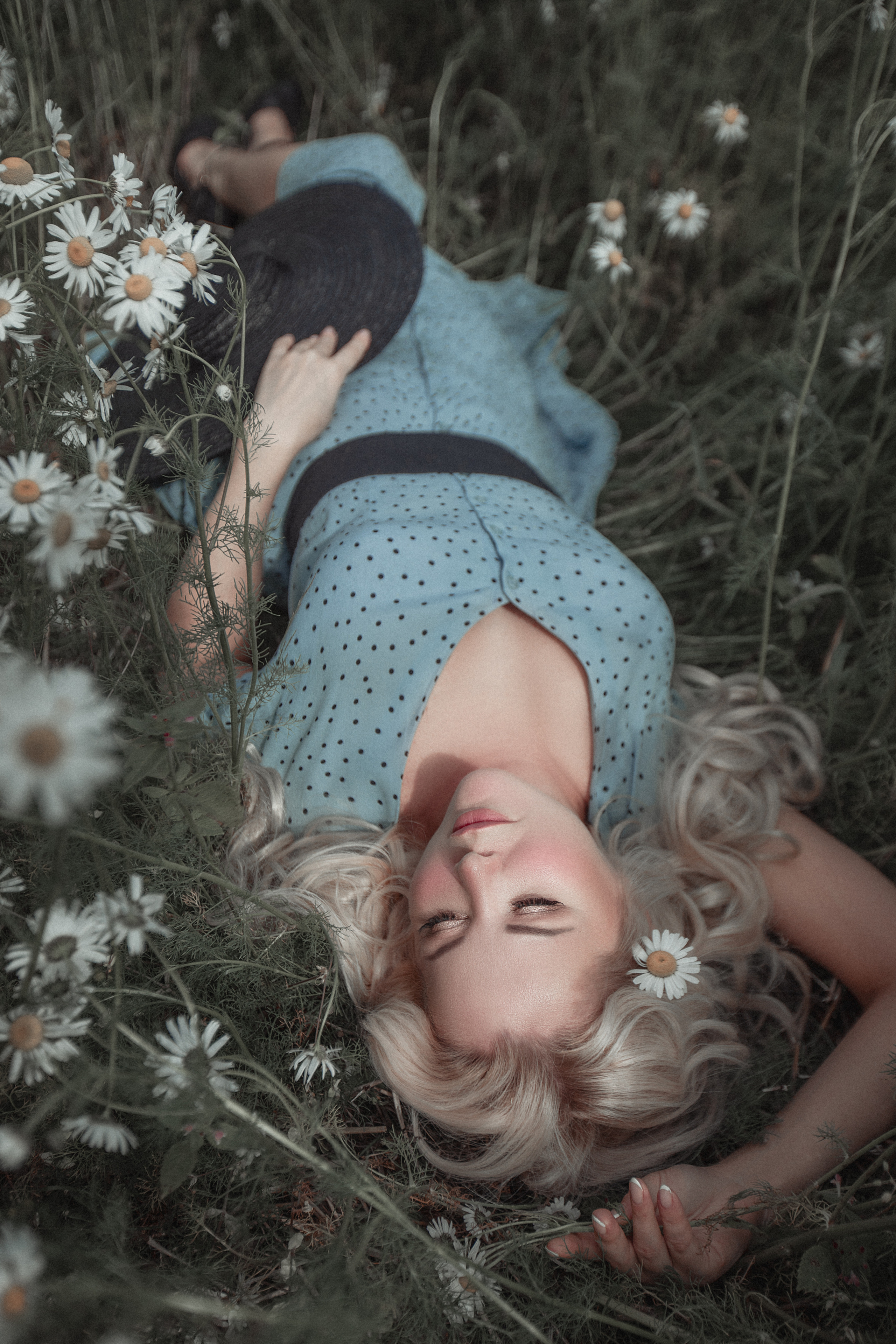 Марина, история с ромашками. Фотограф Алёна Яковлева