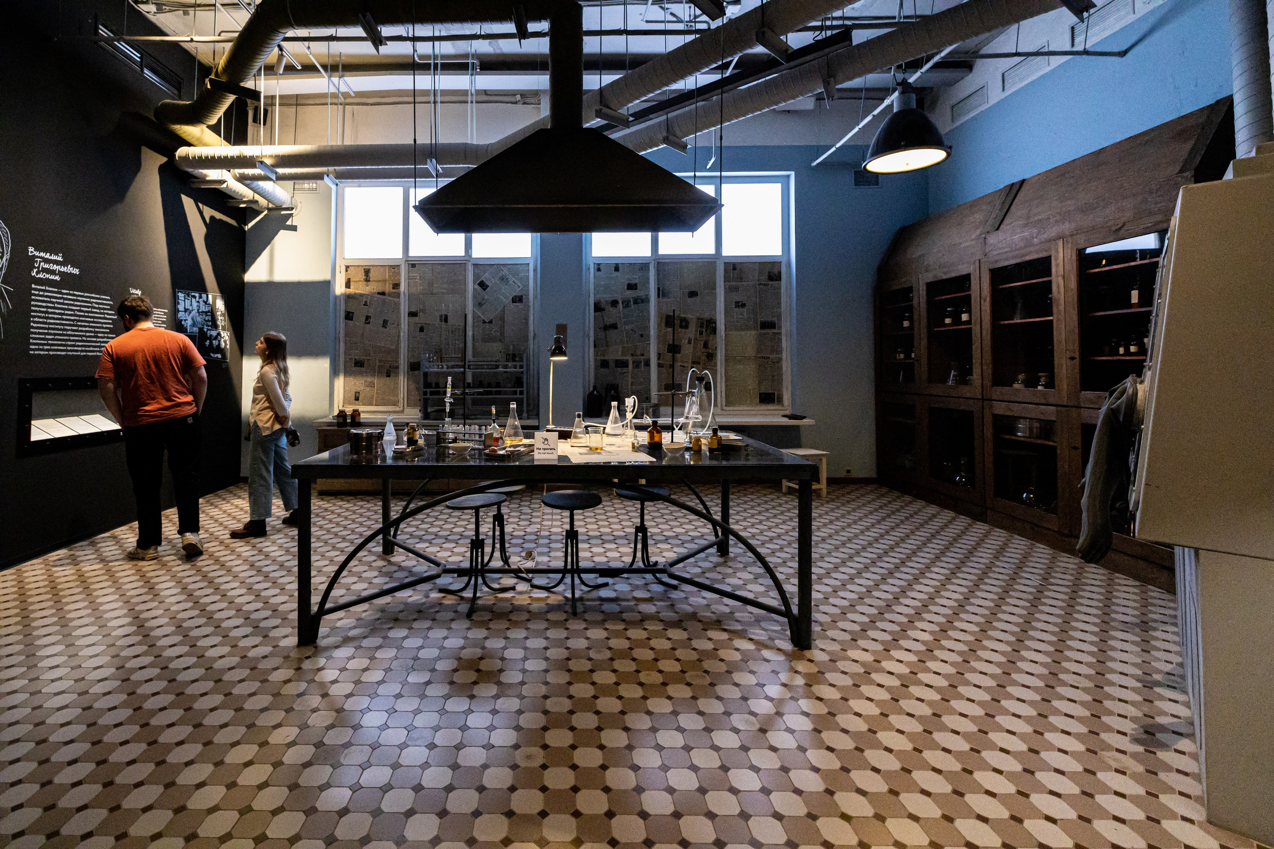 Выставка в павильоне АТОМ. Фотографирую жизнь! Московский фотограф волонтер