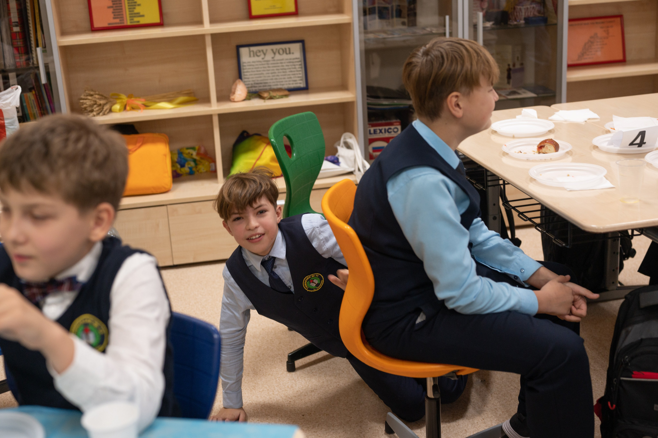 Репортаж мероприятия в классе 5Ж 16 гимназия 2024 г. Фотограф новорожденных, семейный детский в Тюмени Татьяна Морозова