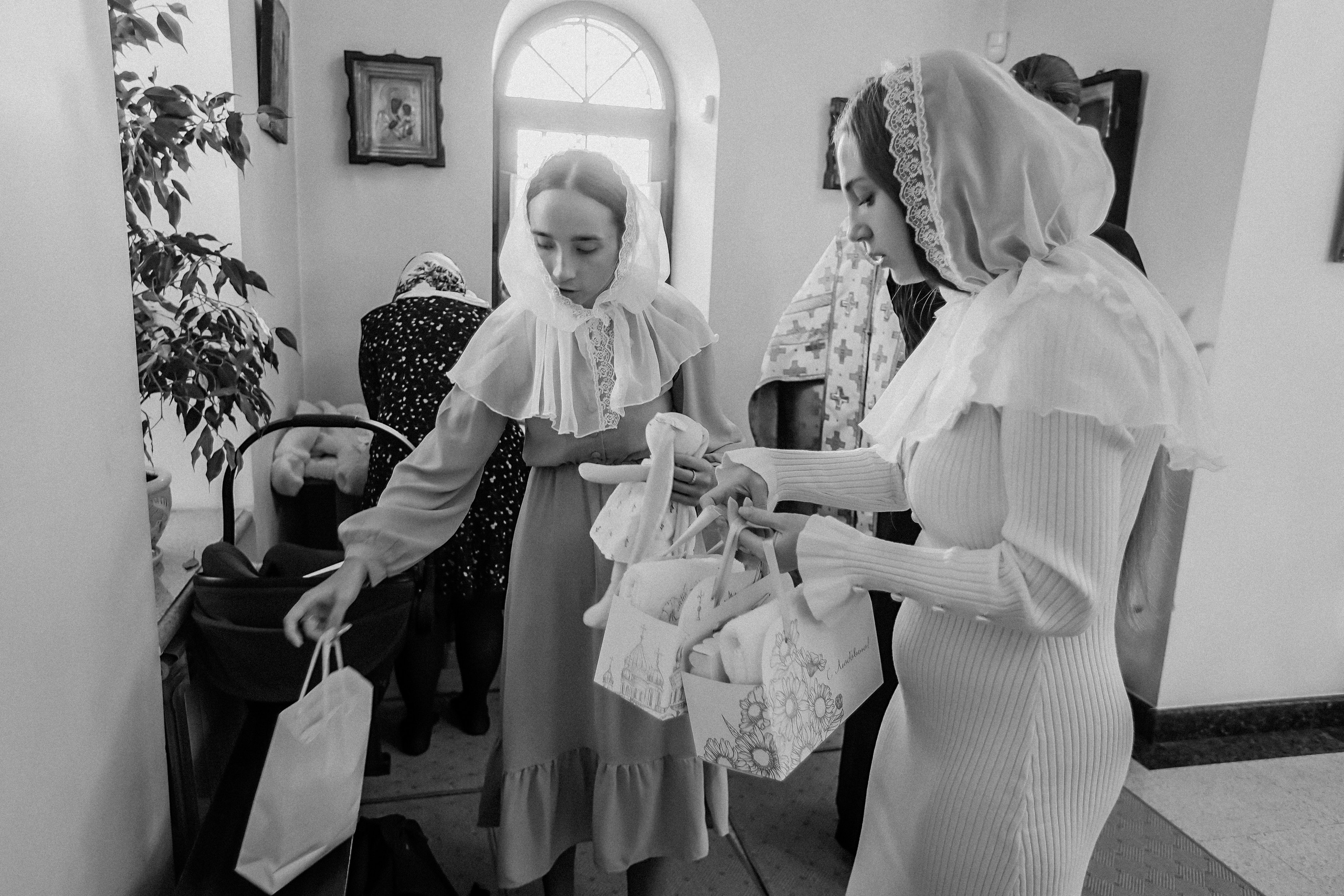 Крещение круглая церковь. Семейный фотограф Тюмень, фотограф на роды Салмина Мария