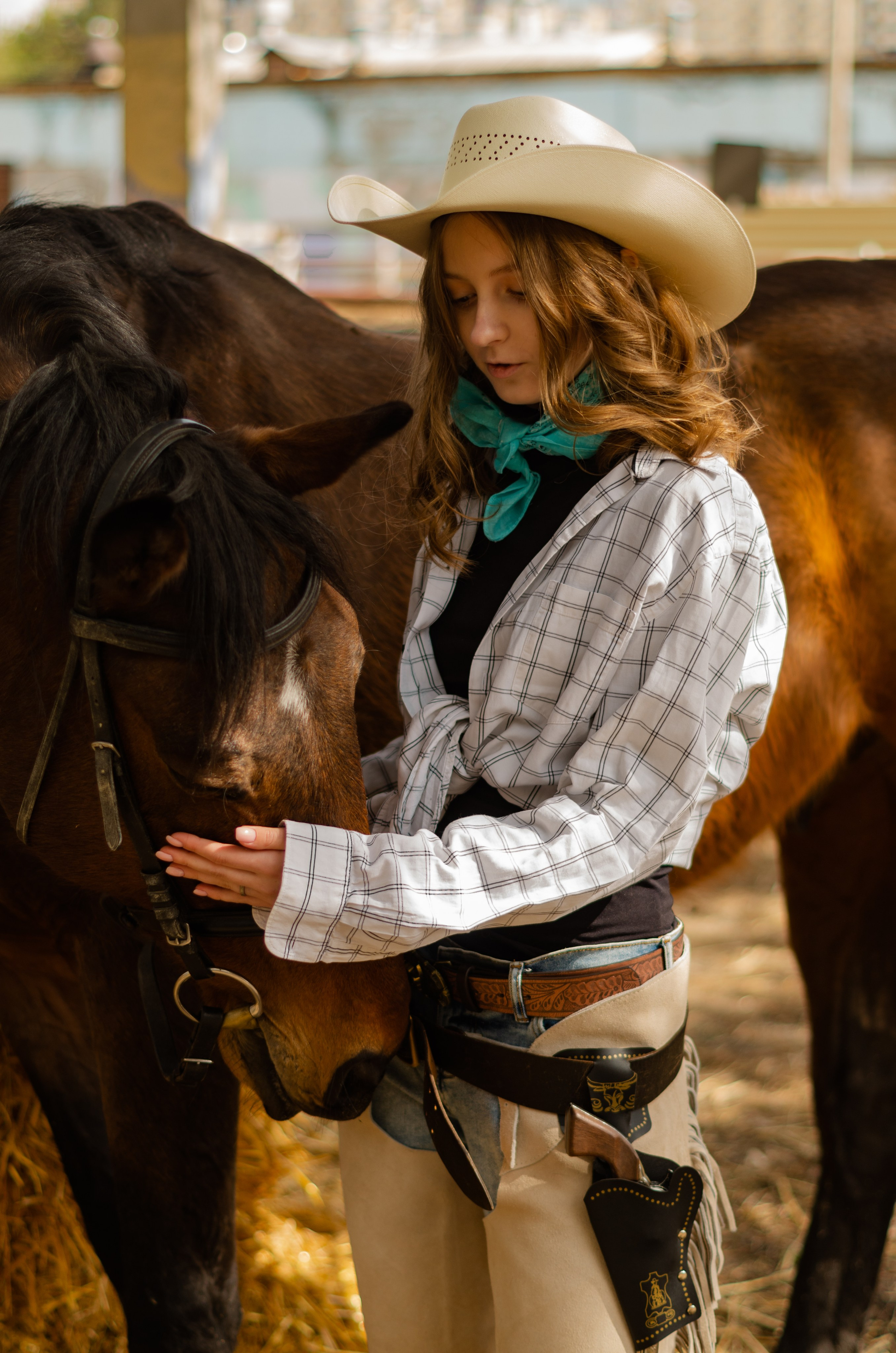 Ковбойская девчонка. Фотограф Марина Доглядная Челябинск фотосессии с лошадьми, мотоциклами