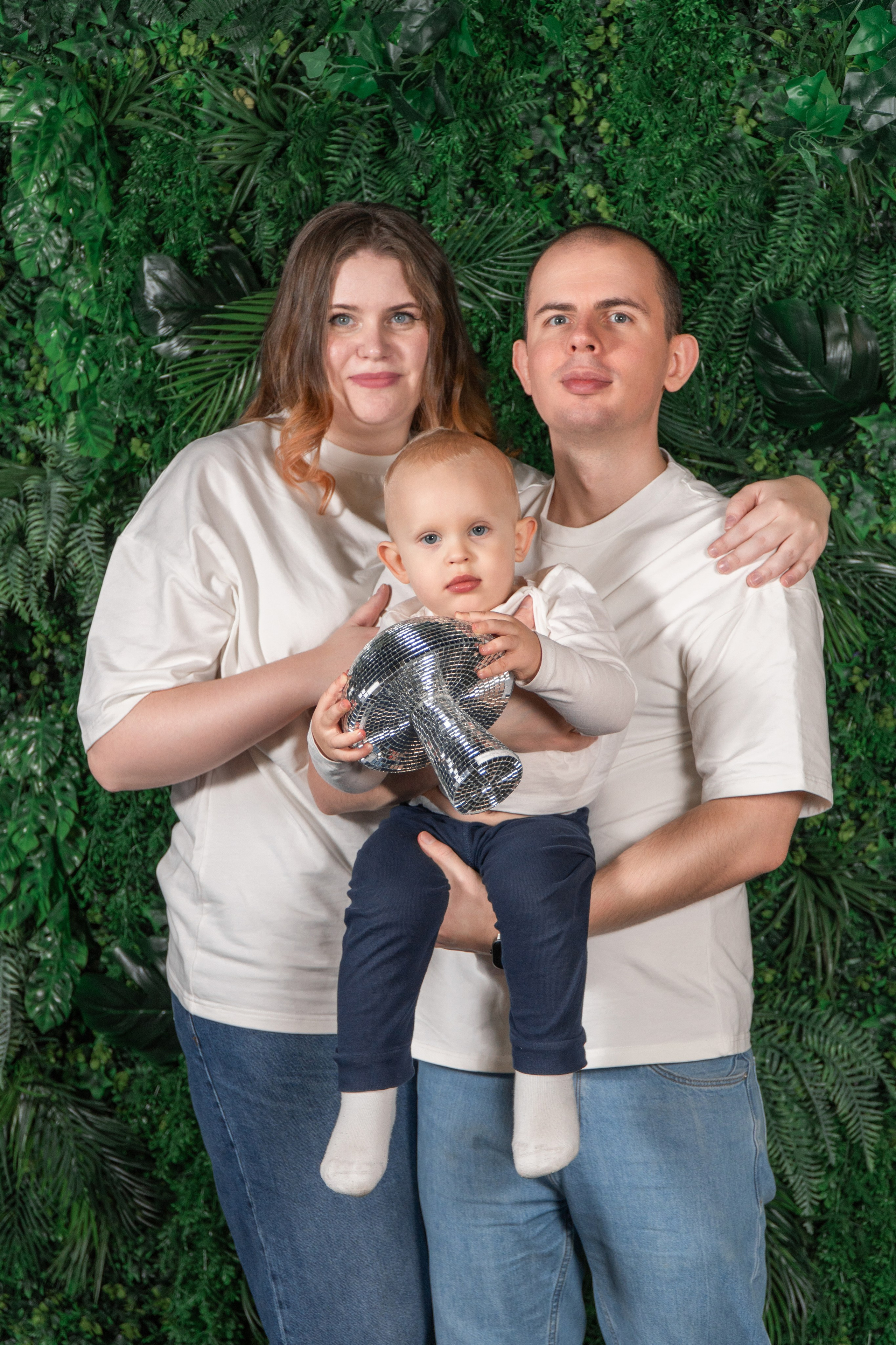 Семейная фотосессия в студии. Фото и видео съёмка в Москве и МО Александр Чапала и Трояк Алеся