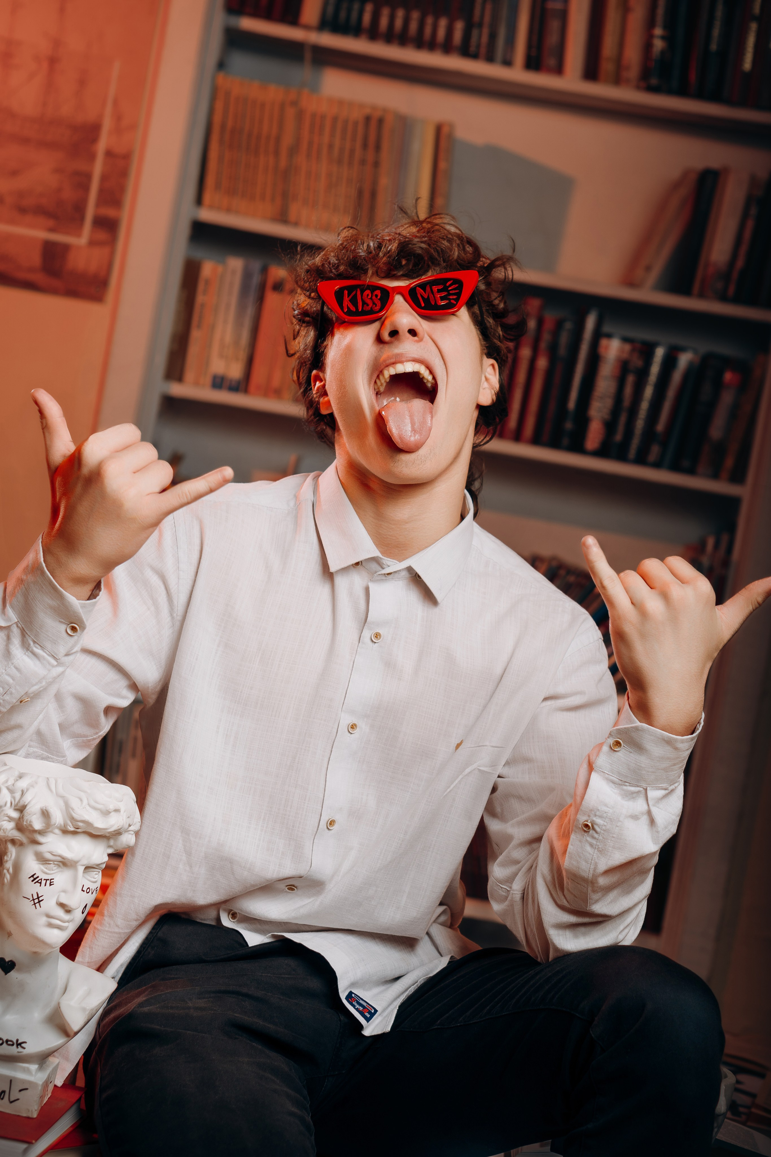 Профессиональная школьная фотография и создание выпускных альбомов в Хабаровске. Современные, яркие и запоминающиеся фотографии для школьников. Уникальный дизайн обложек выпускных книг, которые станут настоящей памятью о школьных годах. Закажите качественные фото и стильные альбомы для выпускников в Хабаровске. Нажмите заказать Выпускные Альбомы ( Дипломы ) в Хабаровске и мы свяжемся свами.