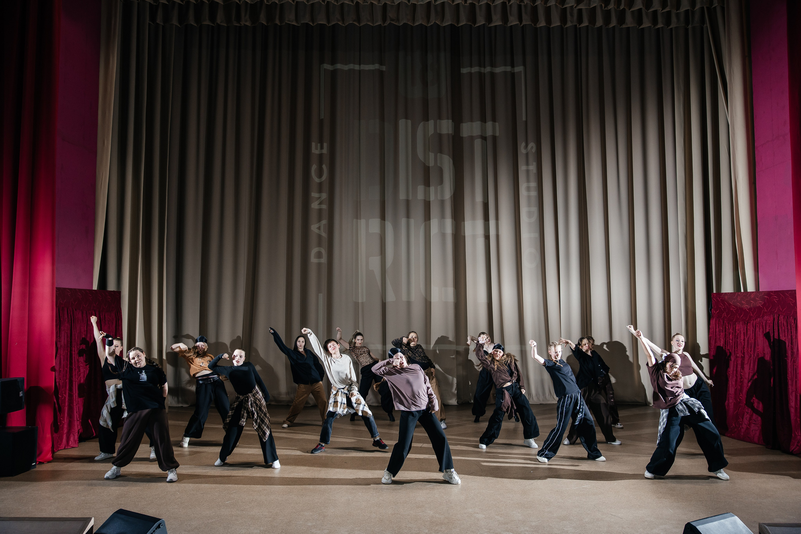Дистрикт. Отчетный концерт. Свадебный и Семейный фотограф г. Ижевск Гульназ Солдатова. Гульназ фото