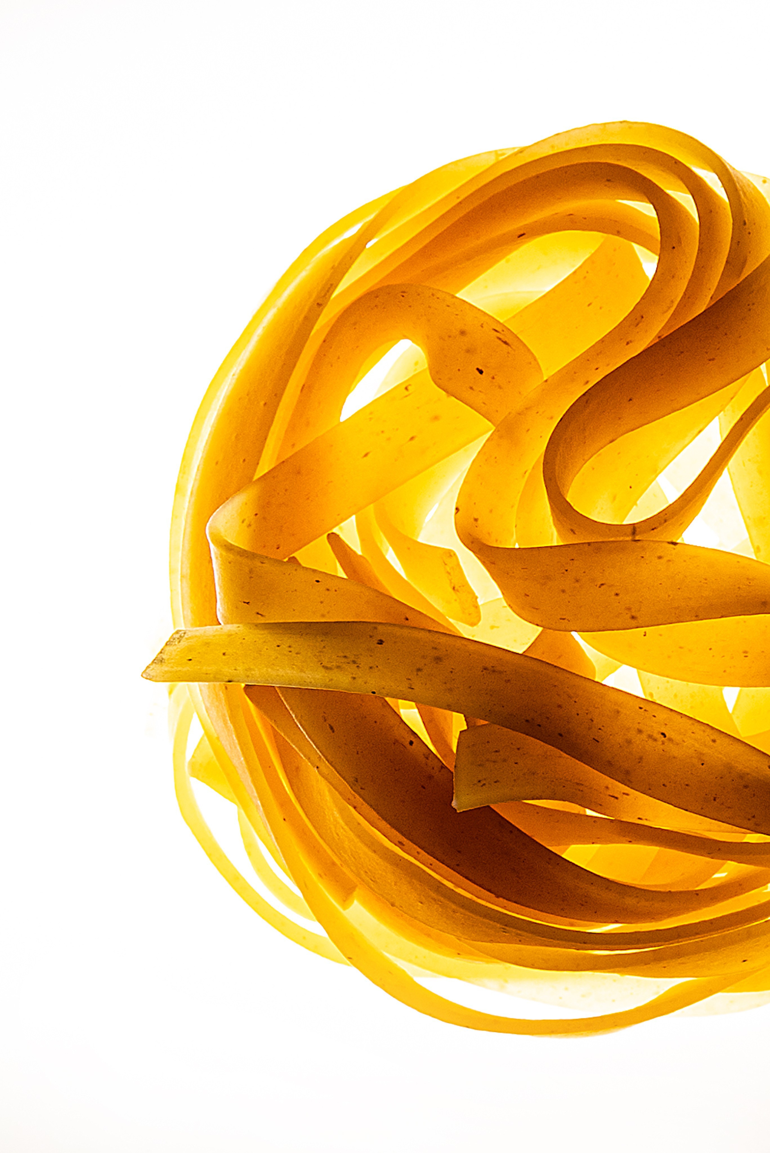  каталожная съемка, рекламное фото,фудфото  шоколад на черном зеркальном фоне