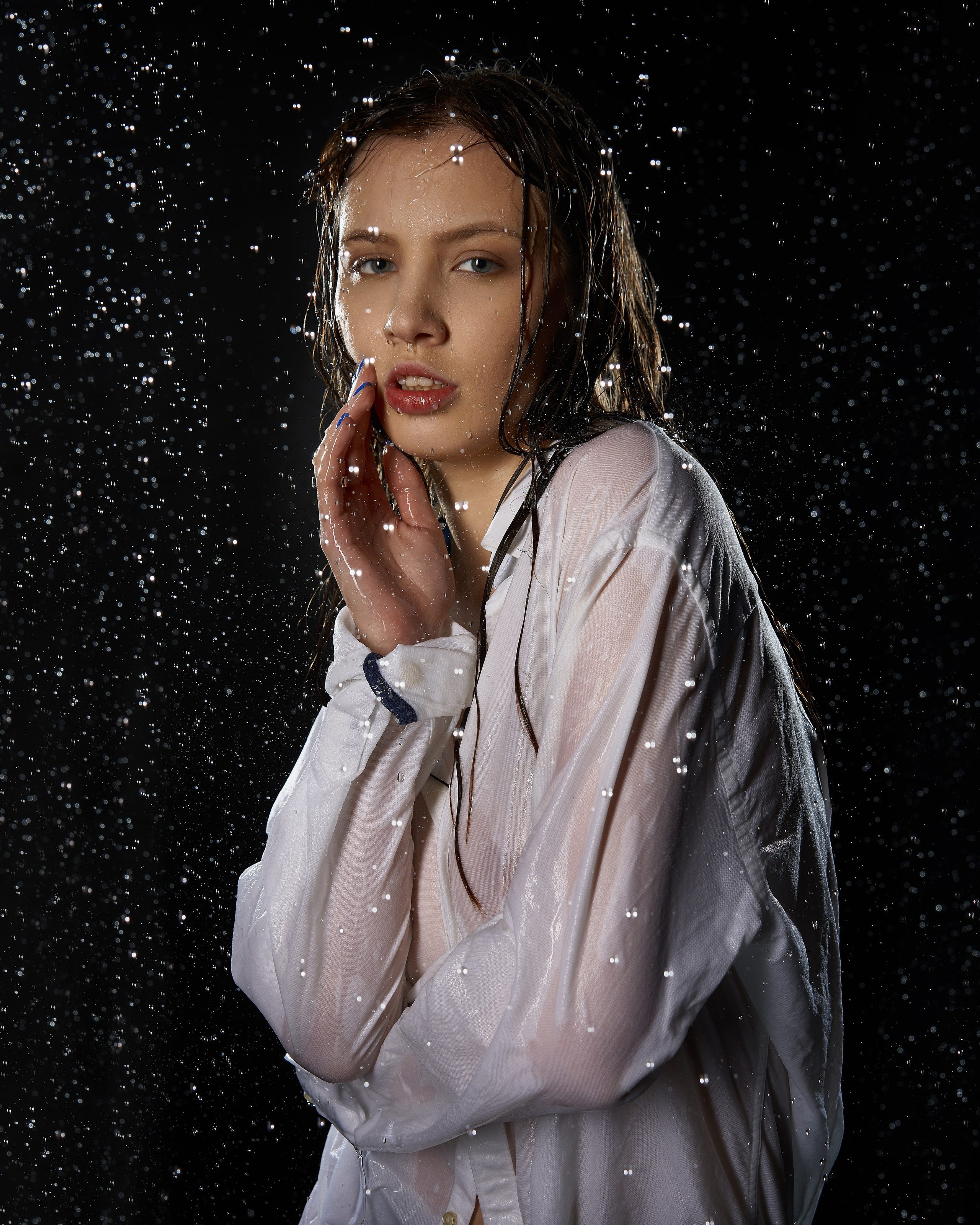 Аквафотосессия на черном фоне