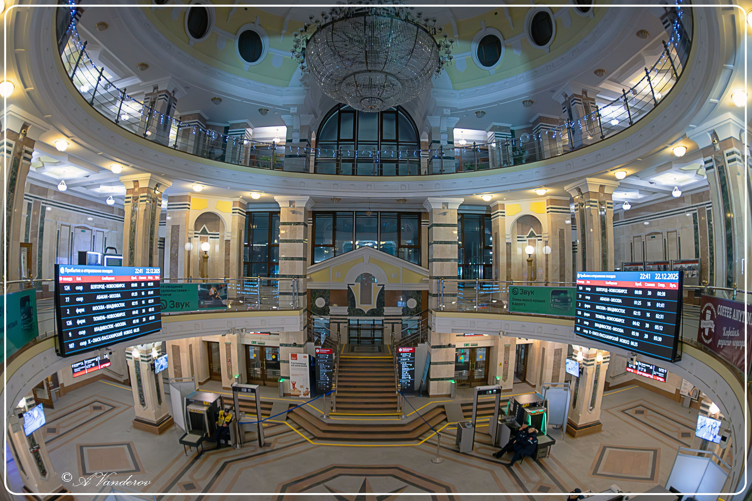 Омский железнодорожный вокзал. Фотограф Омск | Александр Вандеров