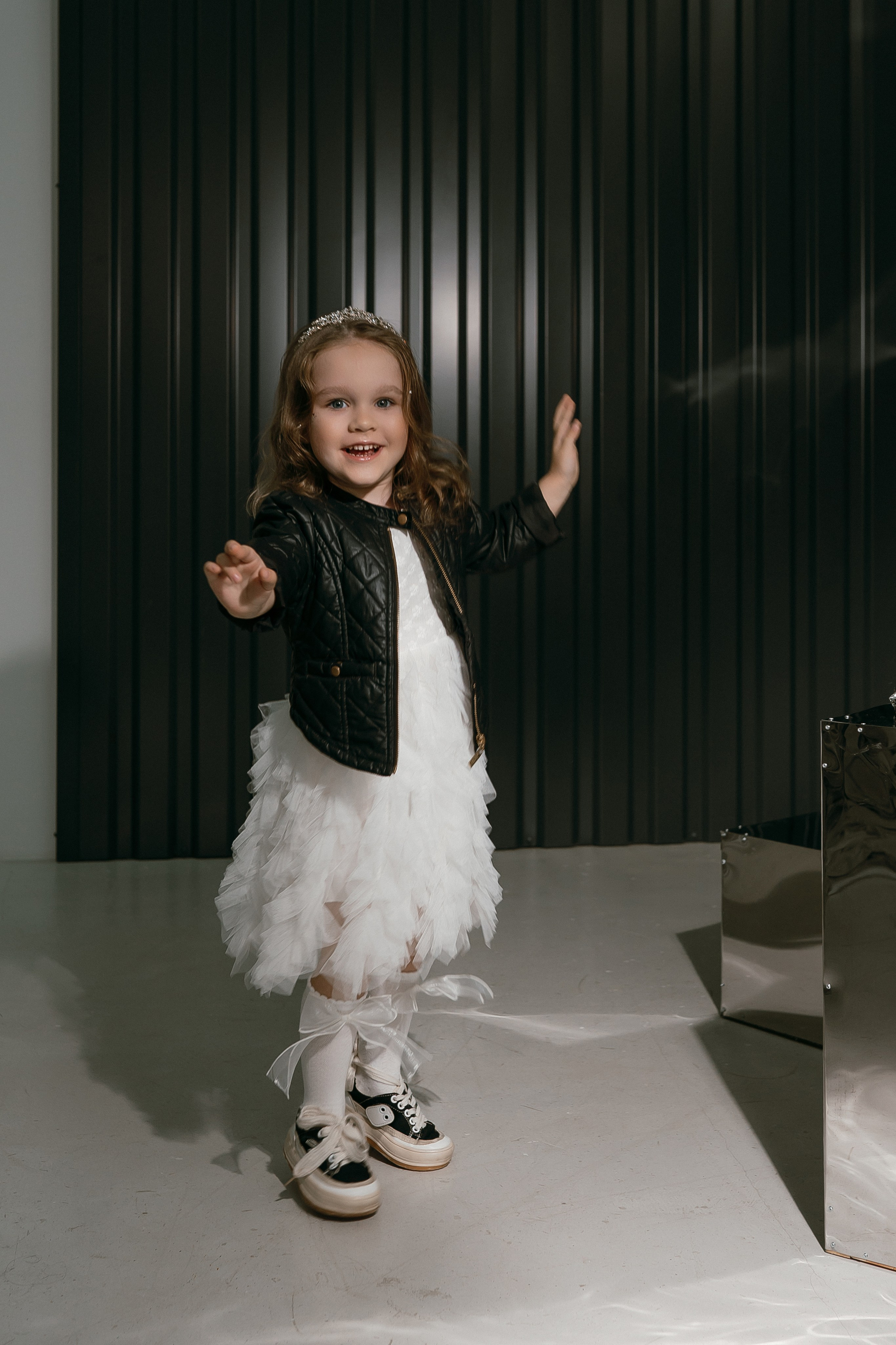 Фотосессия для девочки в платье. Фотограф Ким Наталья в Красноярске