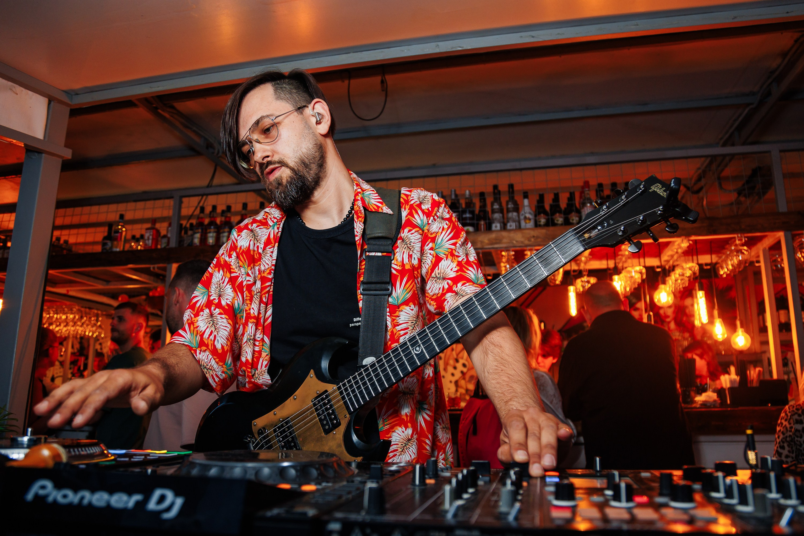 Открытие сезона в HUNGRY BIRD_Симеиз_Крым_14.06.2025. Аминов Руслан | Фотограф