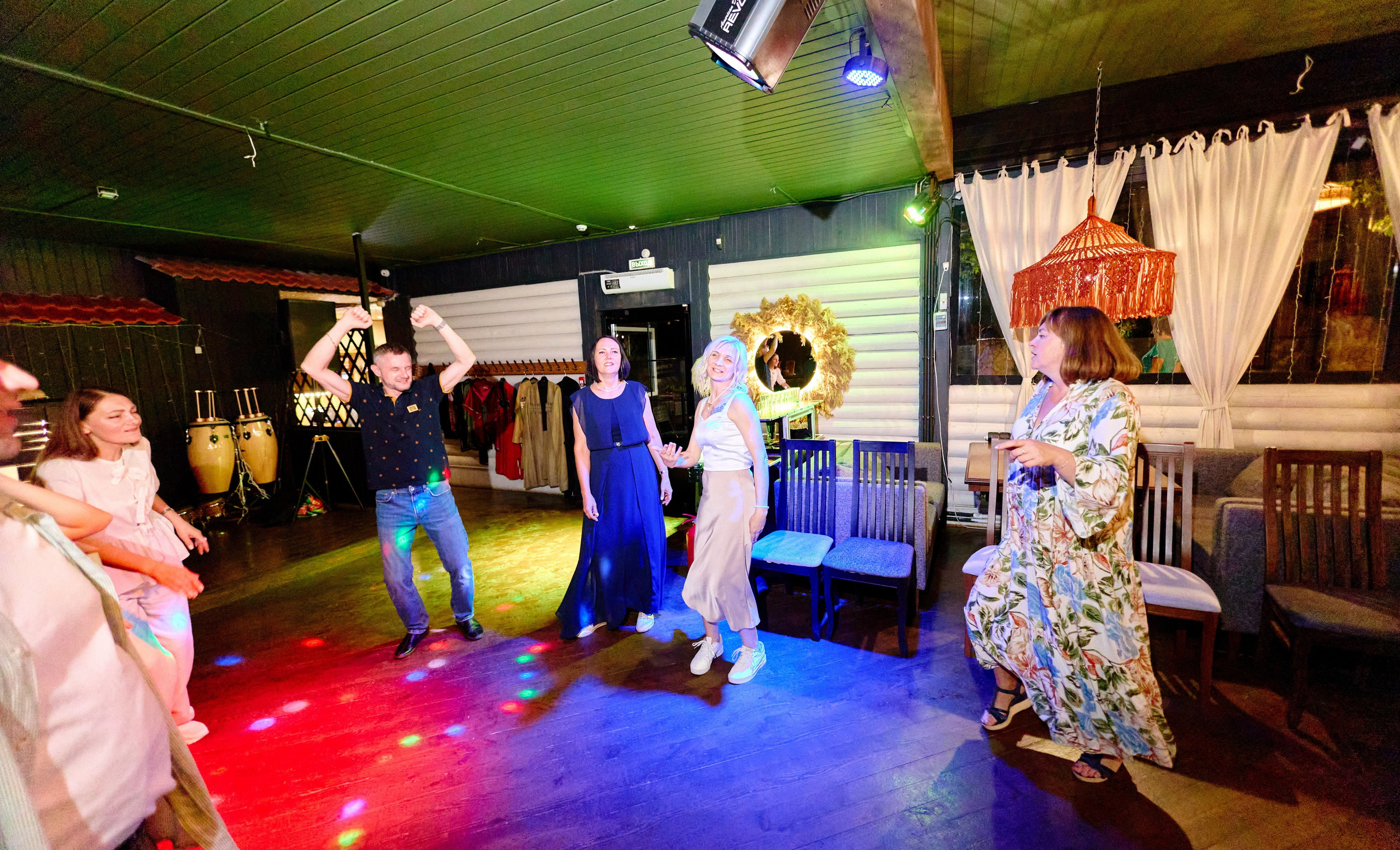 Выпускной 35 Сош. Фотограф Выпускные альбомы Таганрог Сергей Коробченко