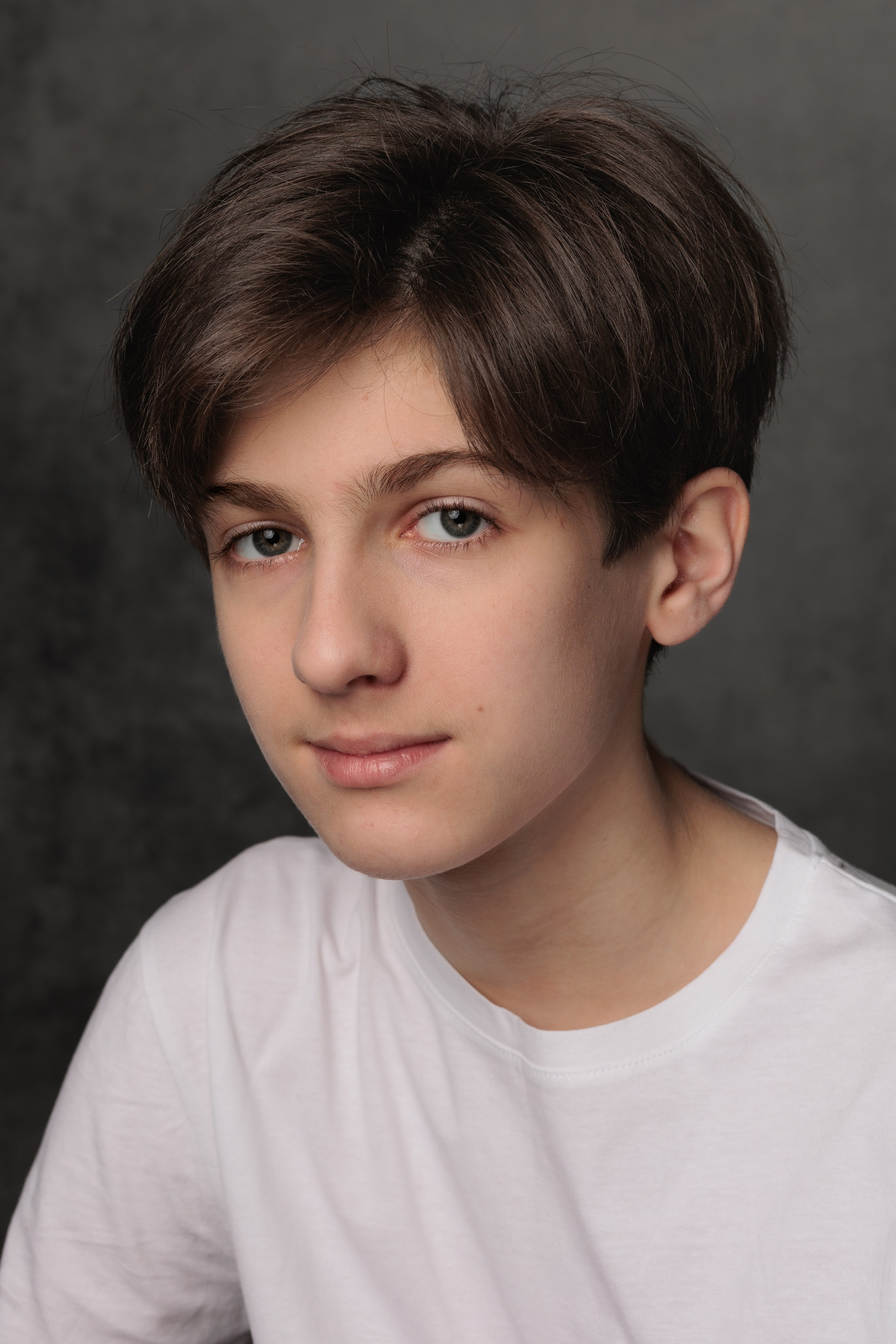 АРТЕМ. Я фотограф из Москвы к Вашим услугам