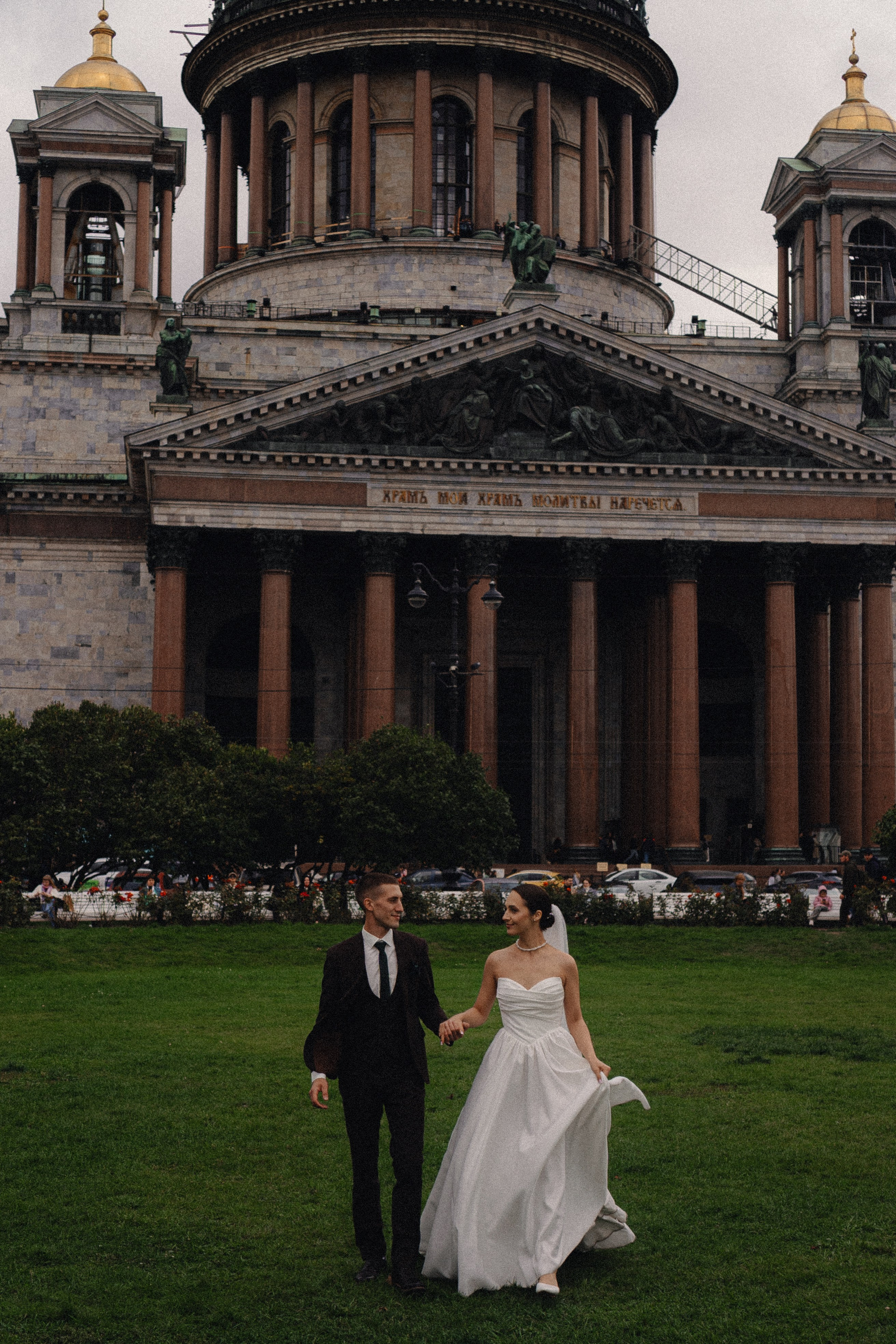 СВАДЕБНАЯ ПРОГУЛКА В САНТК-ПЕТЕРБУРГЕ (ИСАКИЕВСКИЙ СОБОР, ЗИМНЯЯ КАНАВКА, ЭРМИТАЖ И БОЛЬШАЯ МОРСКАЯ УЛИЦА). Профессиональный фотограф, Санкт-Петербург — Виктория Богомолова