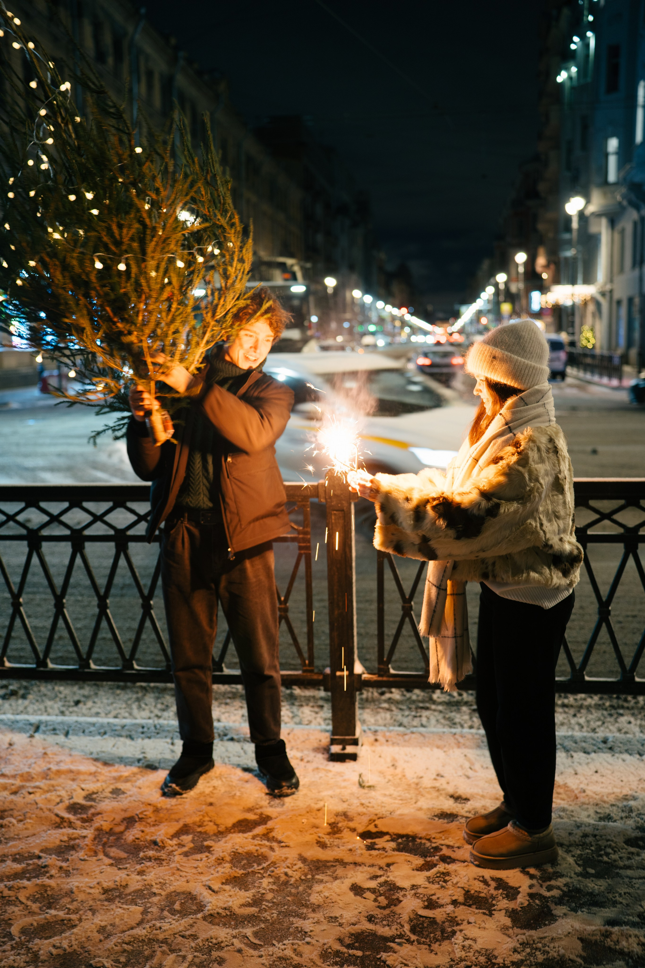 НОВОГОДНЯЯ ПРОГУЛКА ПАРЫ ПО ЧЕРНЫШЕВСКОЙ ПЕРЕД НОВЫМ ГОДОМ. Профессиональный фотограф, Санкт-Петербург — Виктория Богомолова