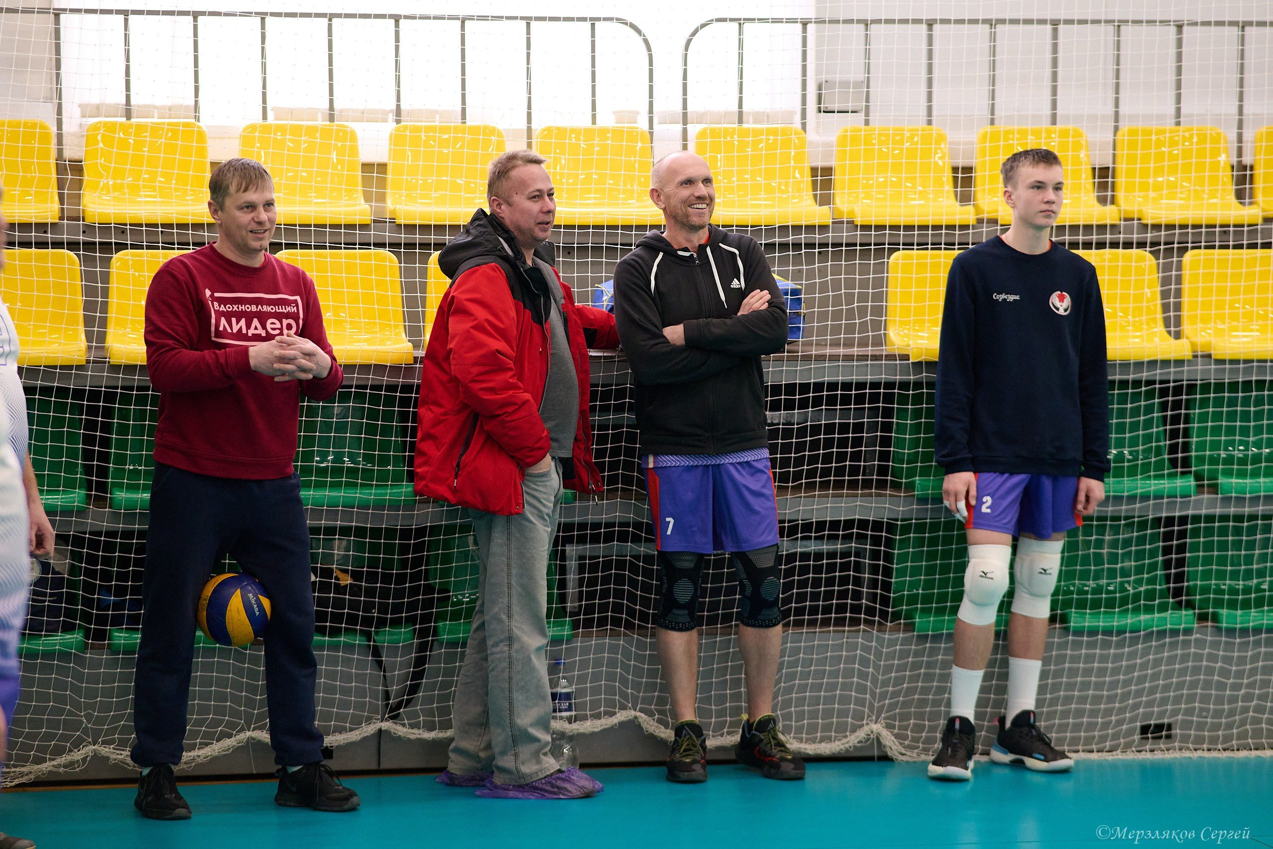 Новогодний волейбольный турнир. Ижевск. 16.12.23. Спортивный репортажный фотограф в Ижевске Сергей Мерзляков