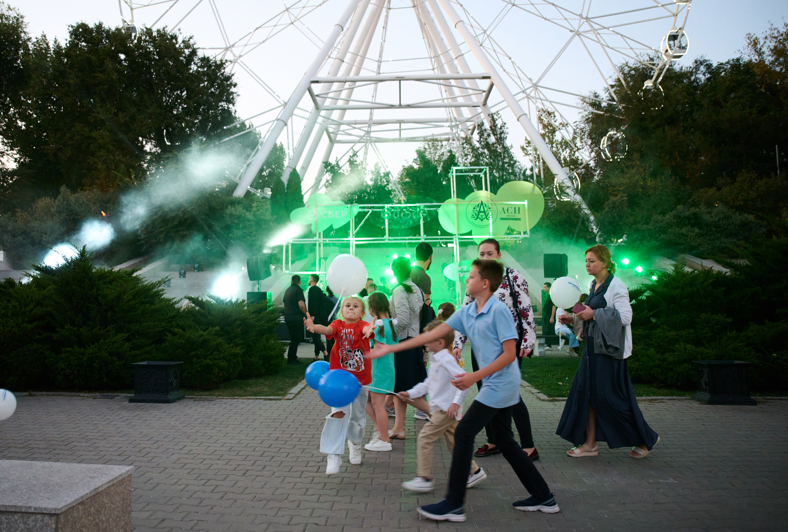 СБЕР базар на Театральной площади. Студия событий ДЕЙЗИ. Организация мероприятий. Свадебное агентство в Ростове-на-Дону. Свадебный организатор. Организация свадьбы под ключ