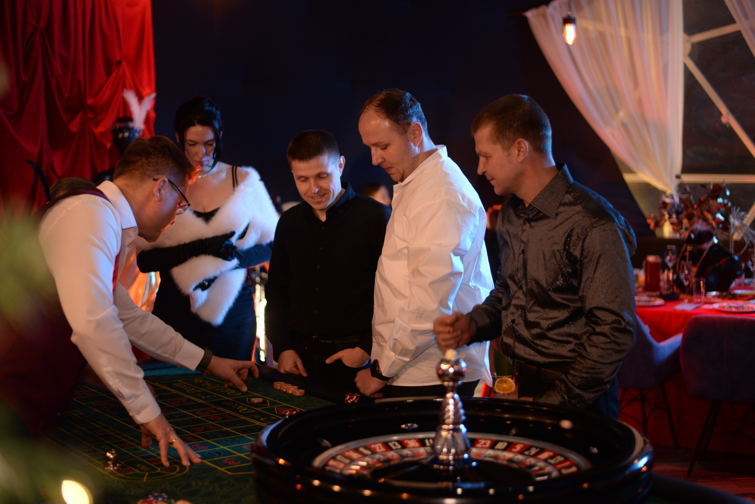 Корпоратив в стиле Казино. Кавер-группа «Те-самые» на свадьбу, корпоратив! В Туле, Москве, Калуге