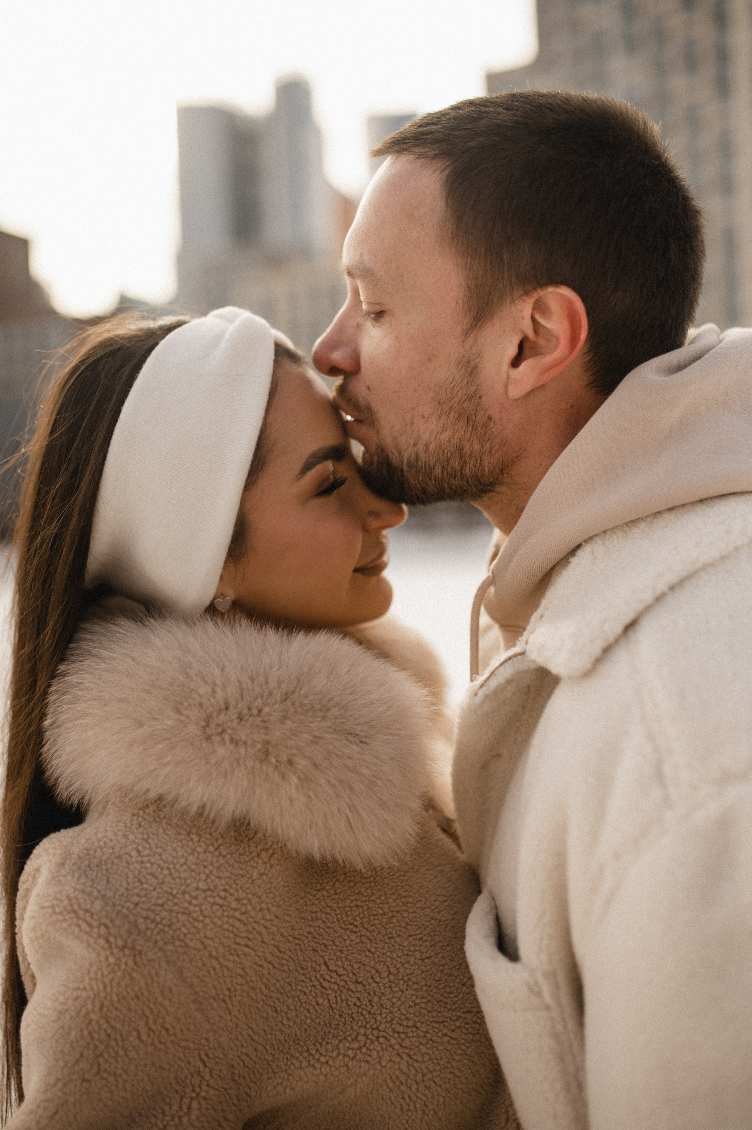Лавстори стрит фотосессия в зимней Москве. Семейная фотосессия Бутово Москва фотограф Алина Морщагина