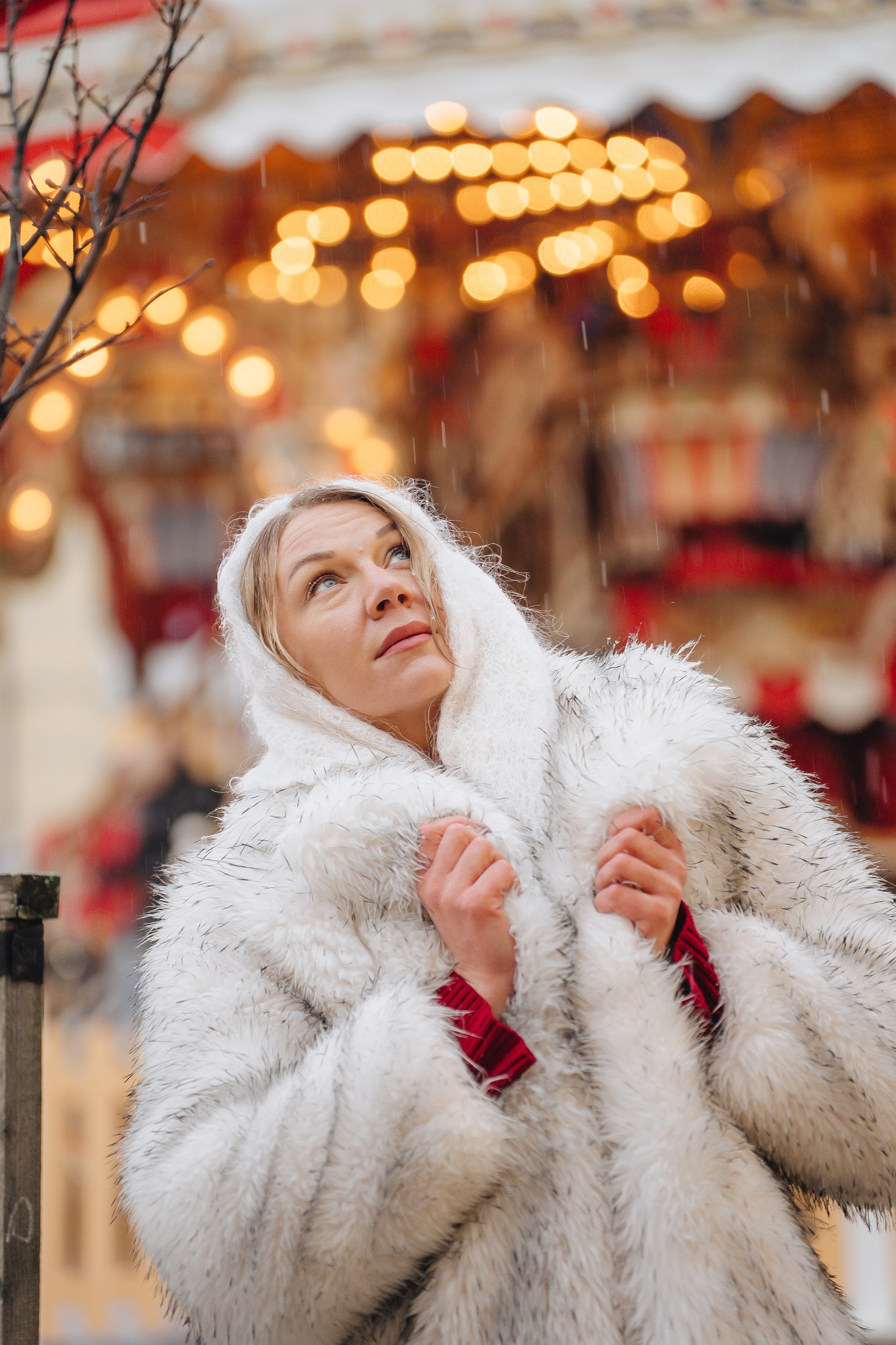 ПРОГУЛКА НА МАНЕЖНОЙ ПЛОЩАДИ ДЛЯ ДЕВУШКИ ПЕРЕД НОВЫМ ГОДОМ (НОВОГОДНЯЯ ФОТОСЕССИИЯ НА МАНЕЖНОЙ ПЛОЩАДИ). Профессиональный фотограф, Санкт-Петербург — Виктория Богомолова
