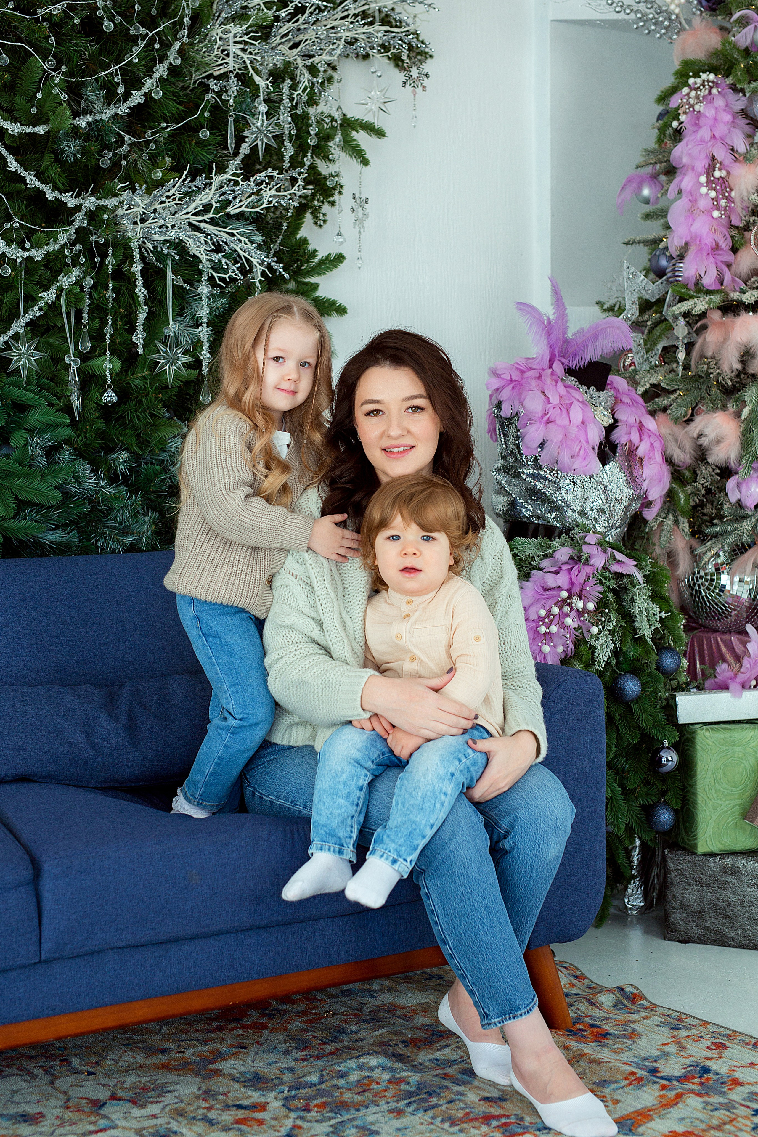 Ольга с детками в новый год. Людмила Далидович топовый семейный фотограф Находка/Владивосток