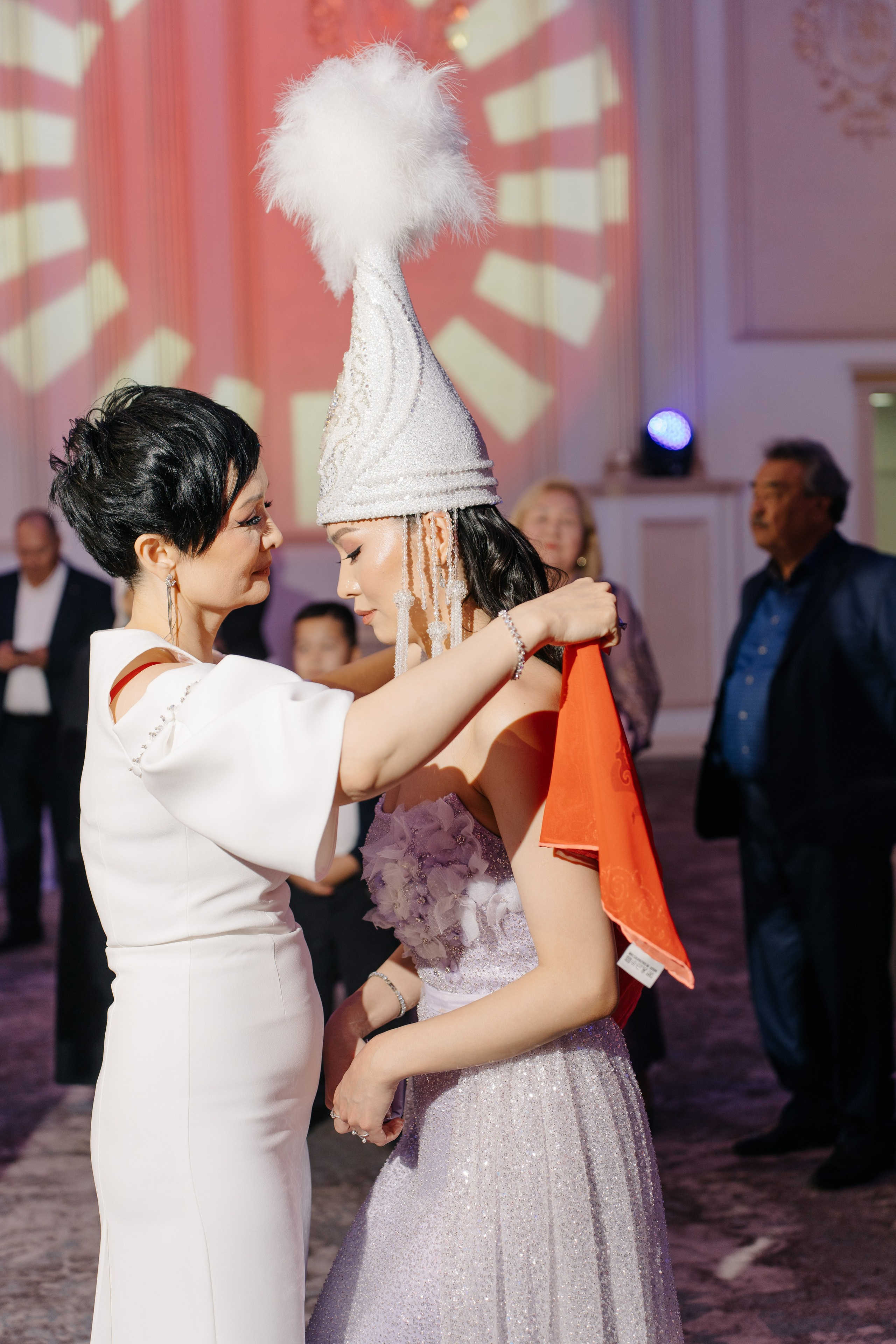 Ay-Dana Uzatu. ___________________________________________________