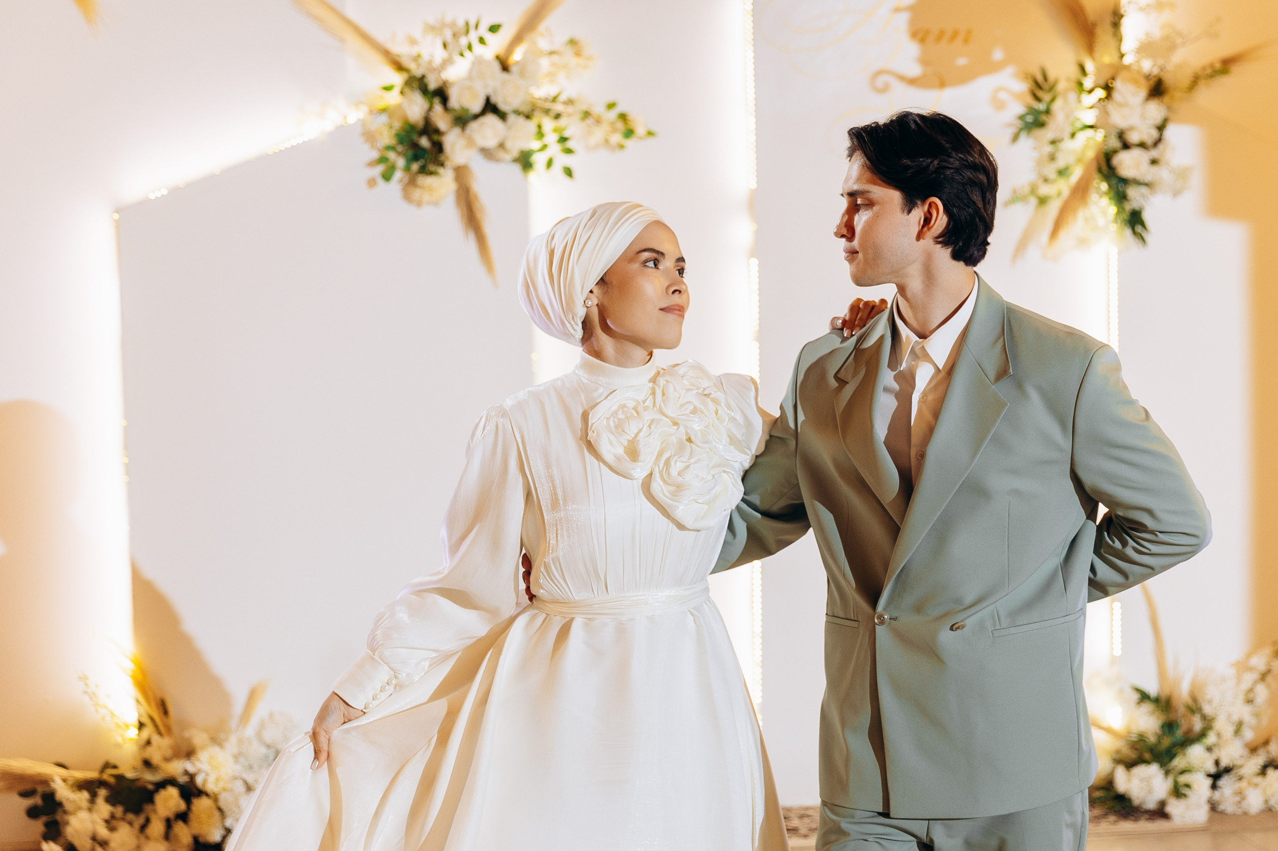 Трендовый макияж для мусульманки Казань: стрелки и сияющие тени