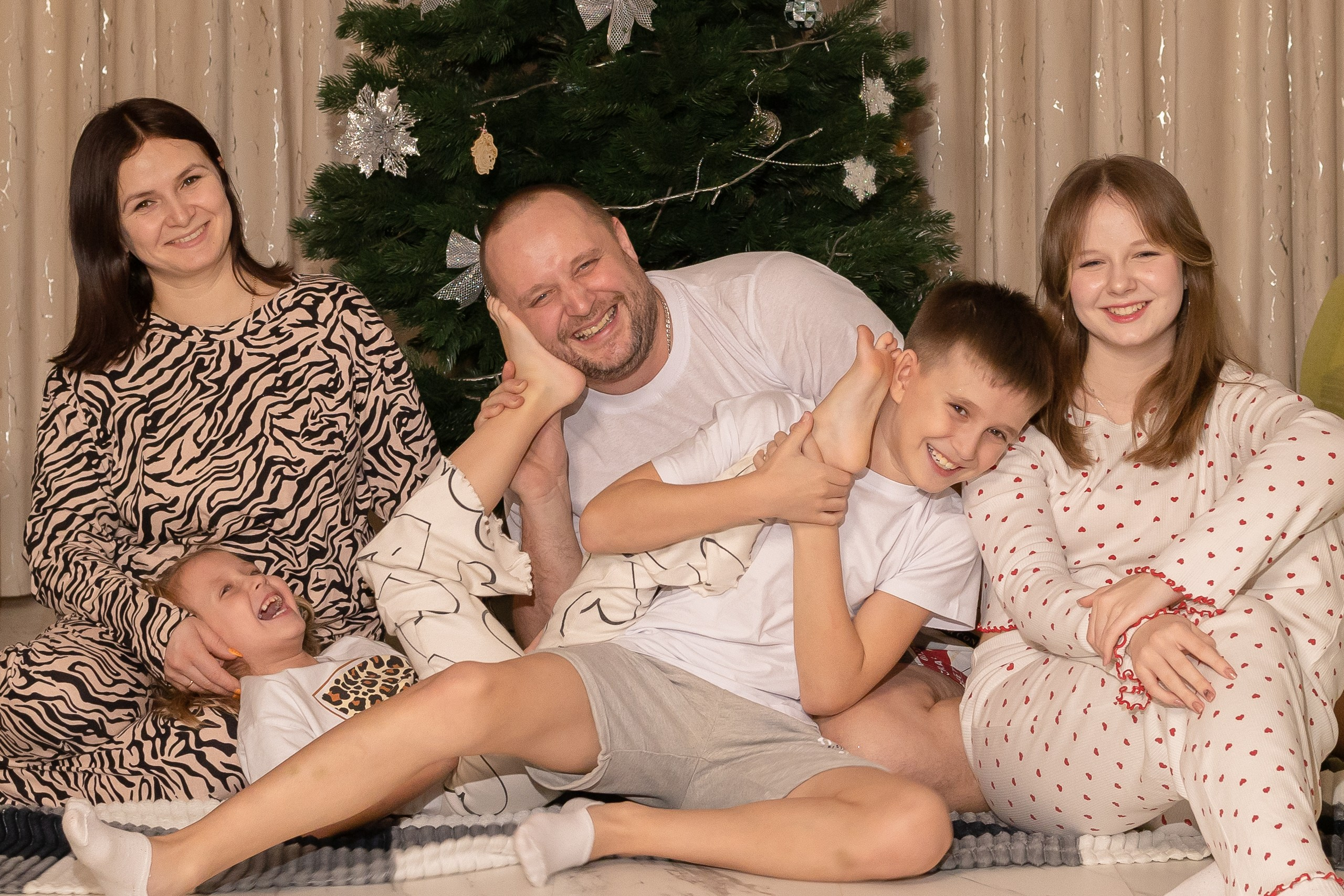 Семейная новогодняя фотосессия дома