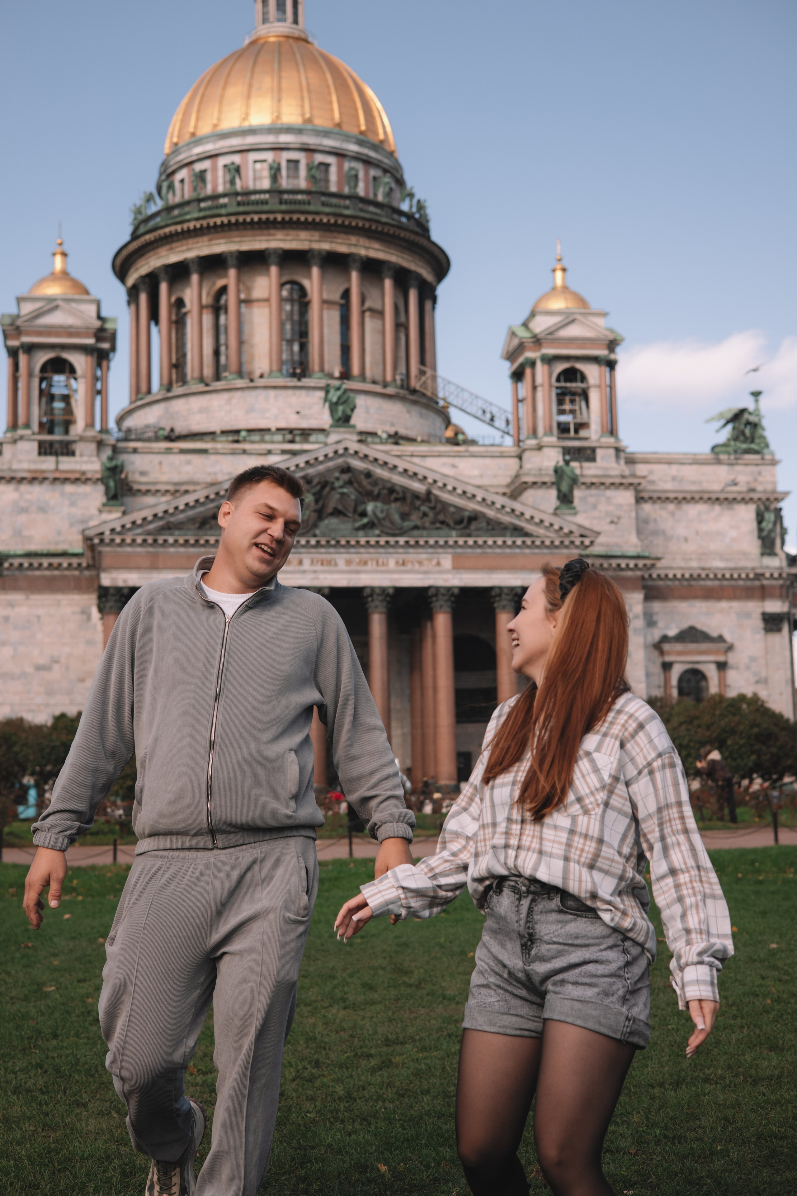 Прогулка возле Исаакиевского. Семейный фотограф в Санкт-Петербурге. Запечатление мгновений и ярких воспоминаний в Вашей жизни