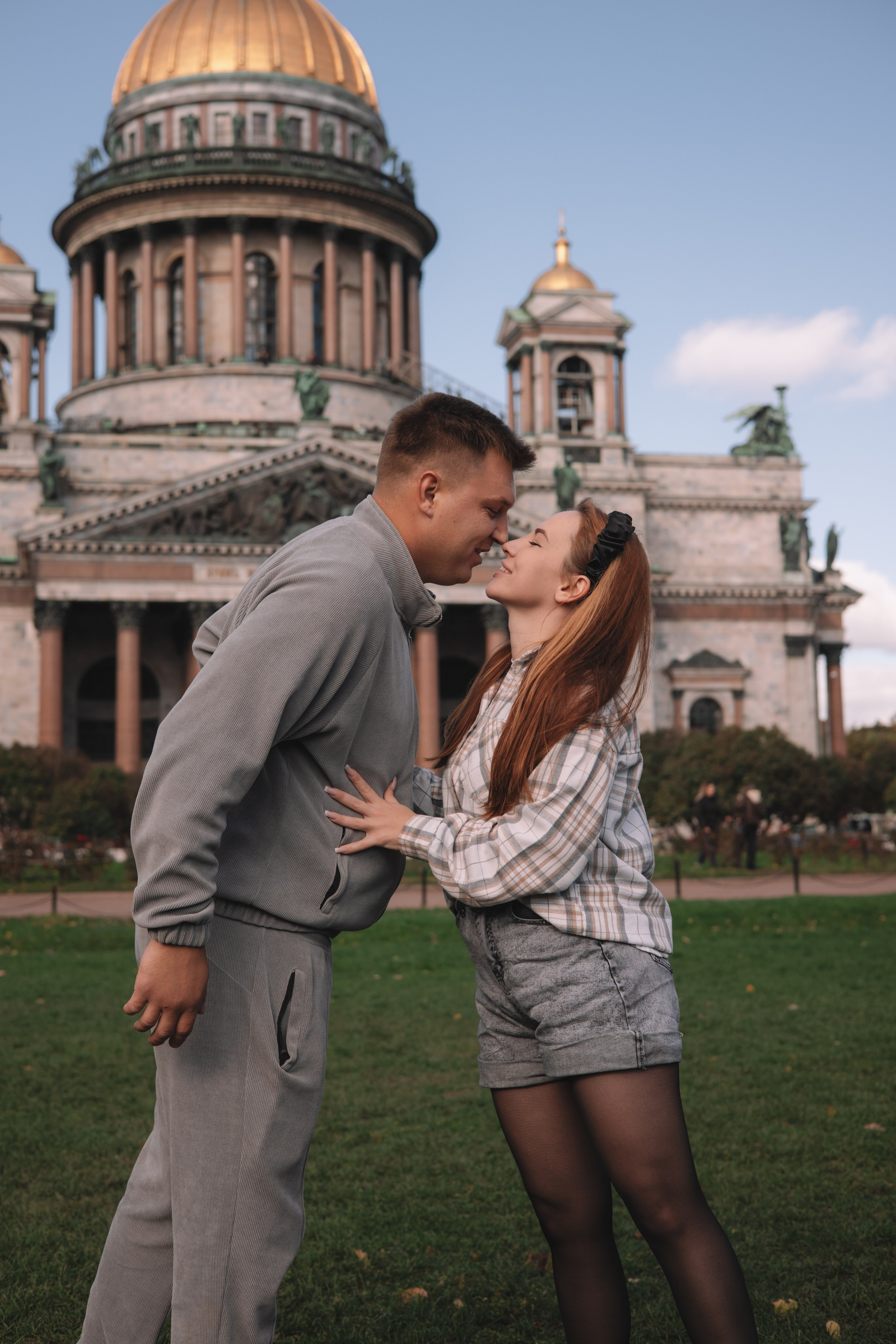 Прогулка возле Исаакиевского. Семейный фотограф в Санкт-Петербурге. Запечатление мгновений и ярких воспоминаний в Вашей жизни