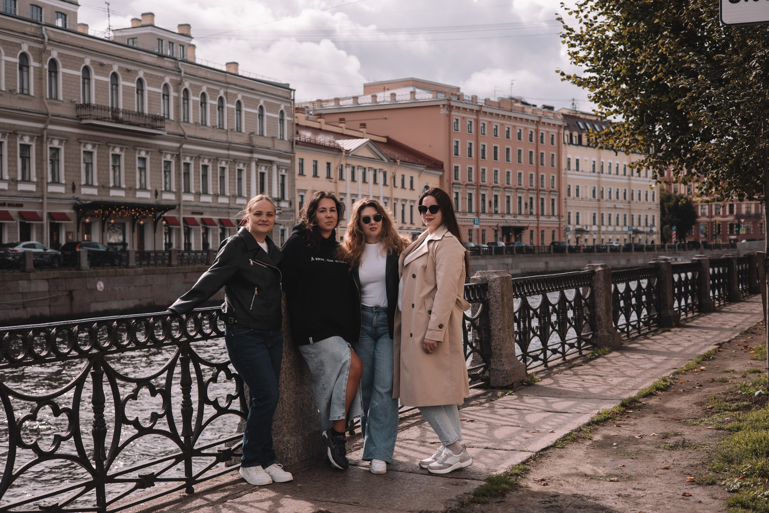 Подружки. Семейный фотограф в Санкт-Петербурге. Запечатление мгновений и ярких воспоминаний в Вашей жизни