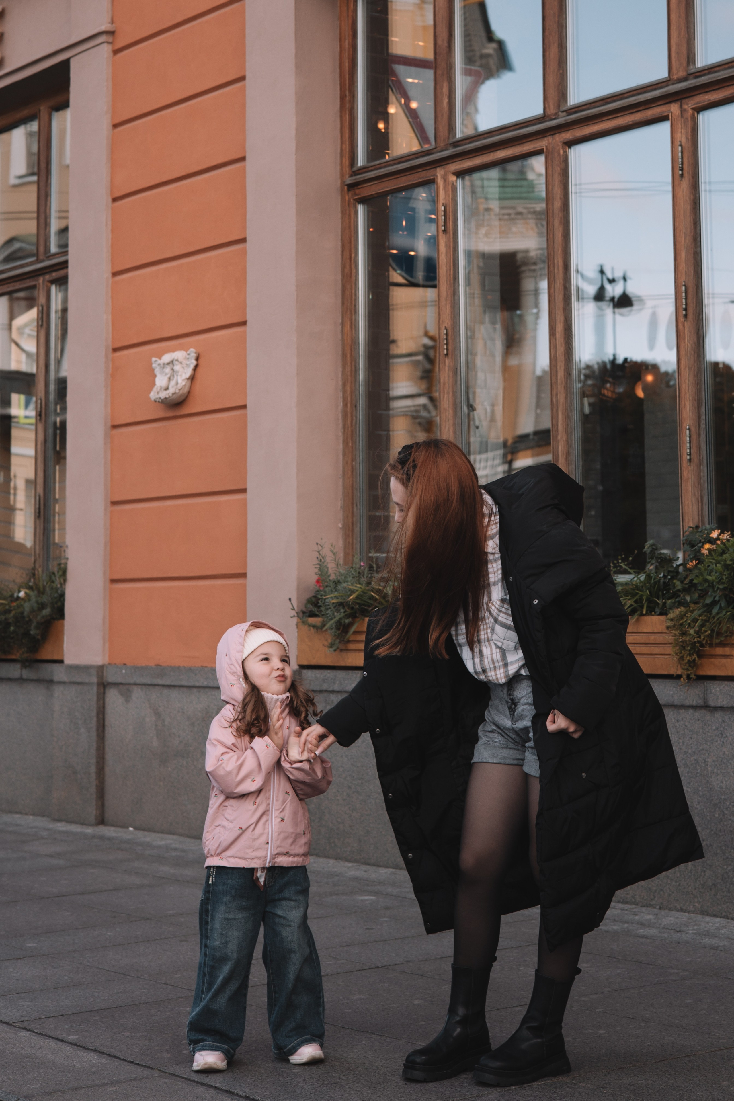 Прогулка возле Исаакиевского. Семейный фотограф в Санкт-Петербурге. Запечатление мгновений и ярких воспоминаний в Вашей жизни
