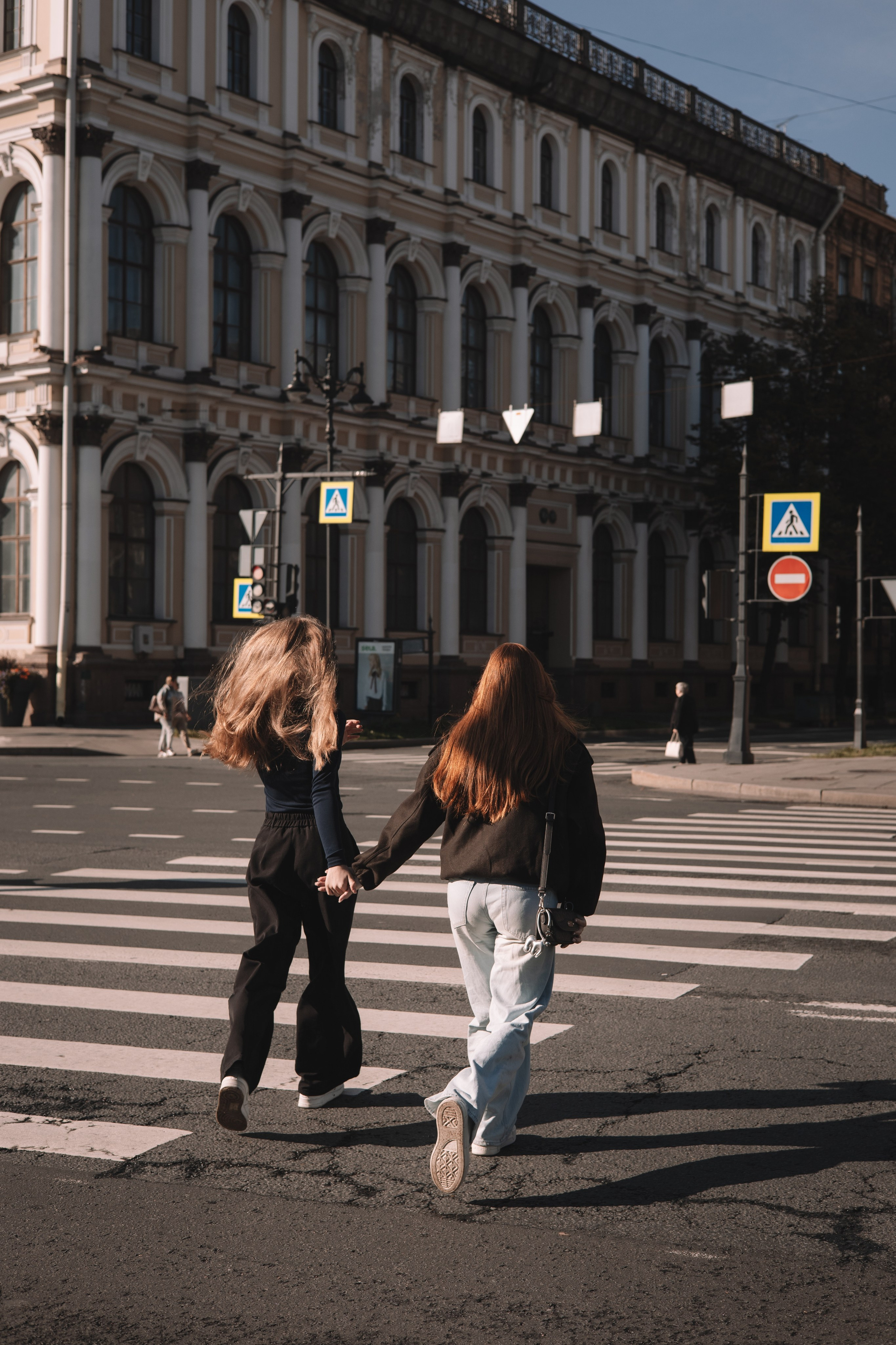 Сёстры. Семейный фотограф в Санкт-Петербурге. Запечатление мгновений и ярких воспоминаний в Вашей жизни