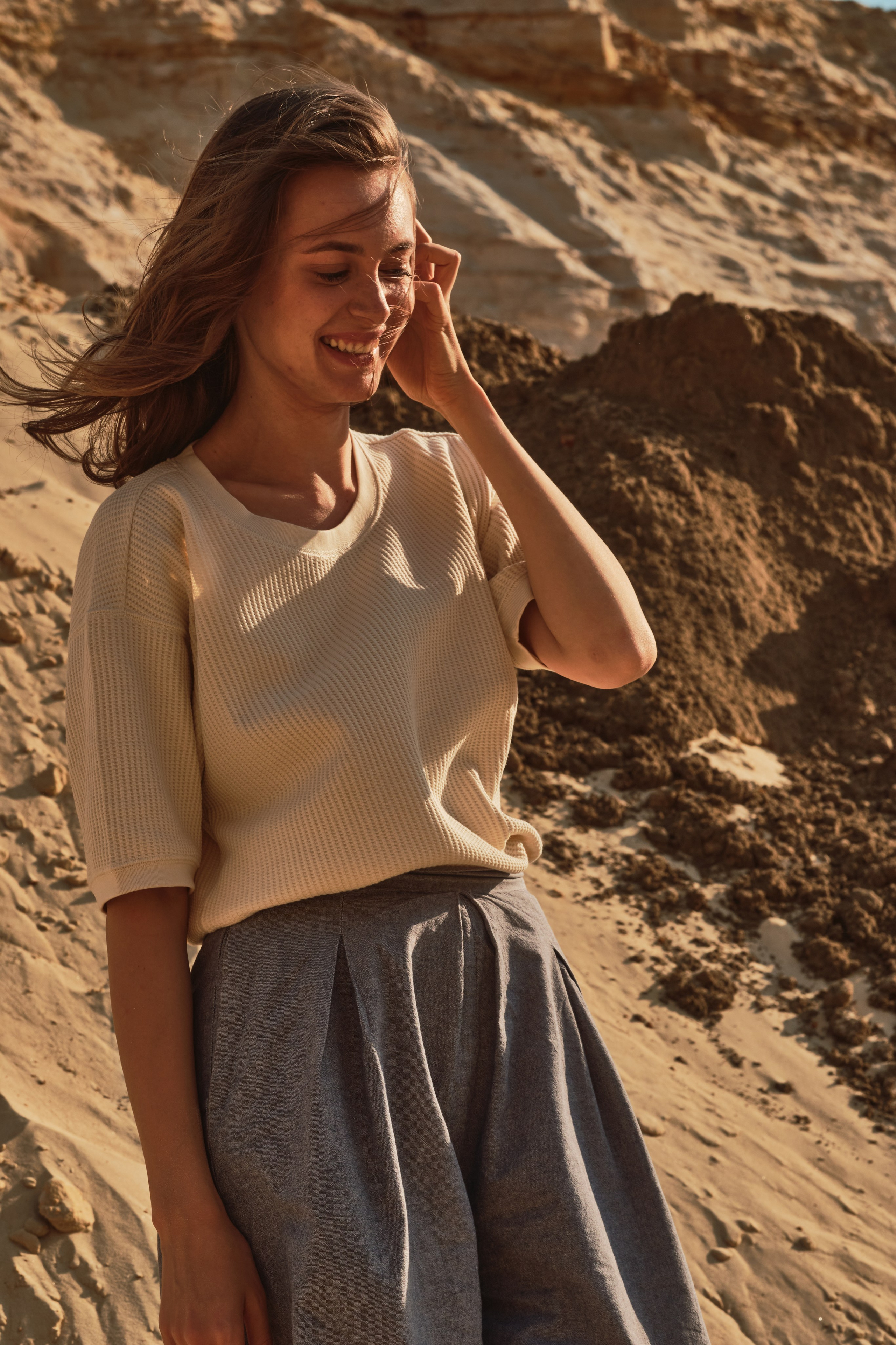 Светлана в пустыне (на пляже). Фотограф Максим Ерёмин