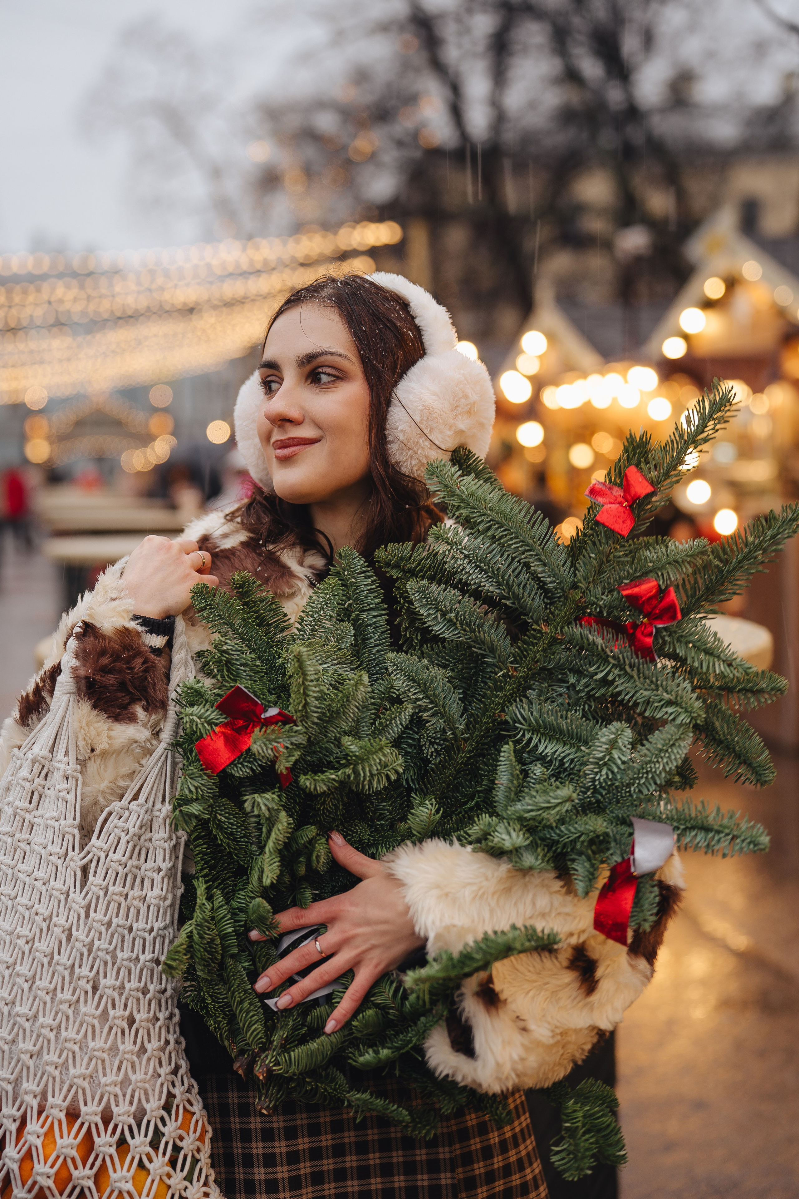 ПРОГУЛКА НА МАНЕЖНОЙ ПЛОЩАДИ ДЛЯ ДЕВУШКИ ПЕРЕД НОВЫМ ГОДОМ (НОВОГОДНЯЯ ФОТОСЕССИИЯ НА МАНЕЖНОЙ ПЛОЩАДИ). Профессиональный фотограф, Санкт-Петербург — Виктория Богомолова
