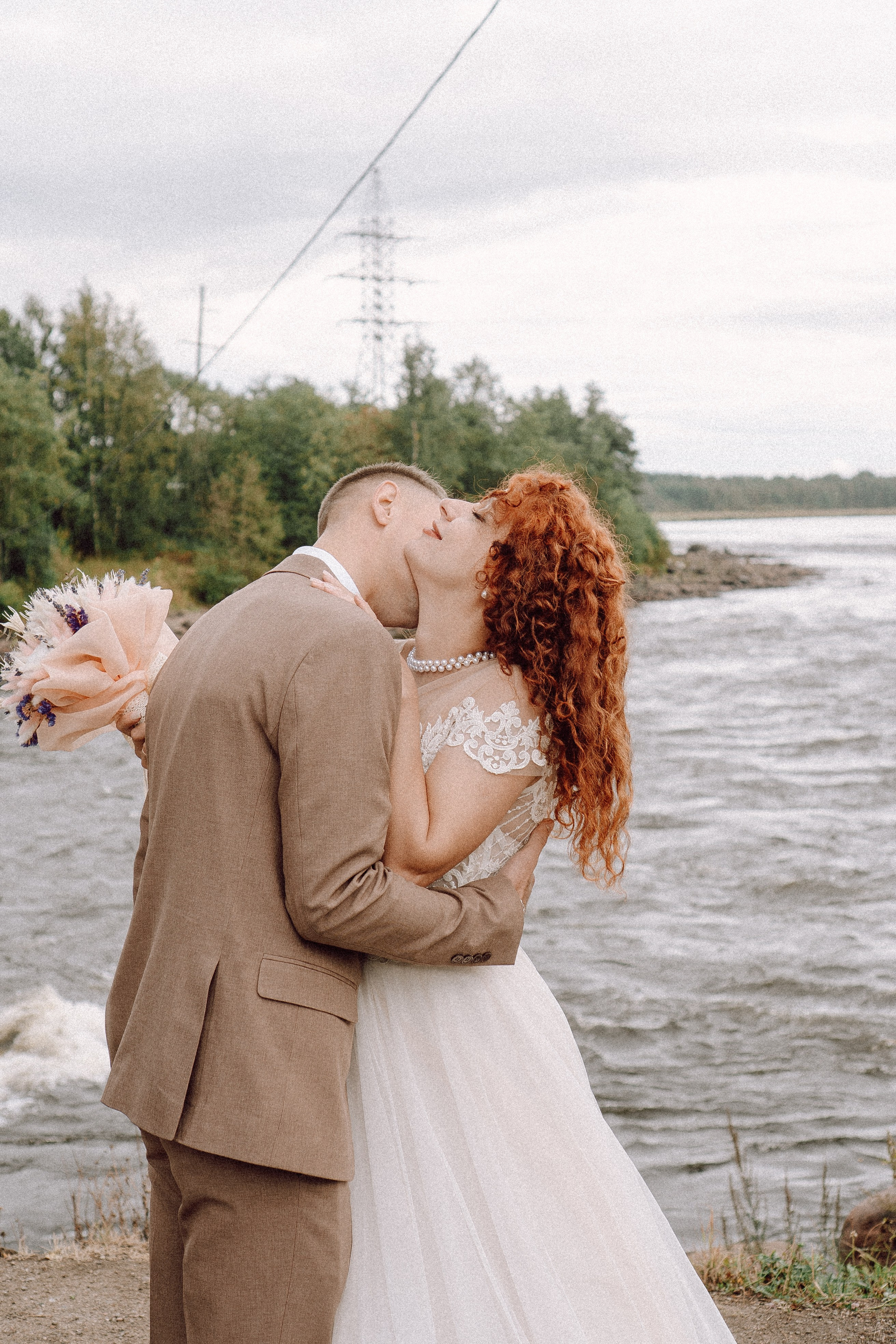 СВАДЕБНАЯ ФОТОСЕССИИЯ ПАРЫ В ГОРОДЕ ПРИОЗЕРСК В СОСНОВОМ ЛЕСУ И С ПИКАПОМ. Профессиональный фотограф, Санкт-Петербург — Виктория Богомолова