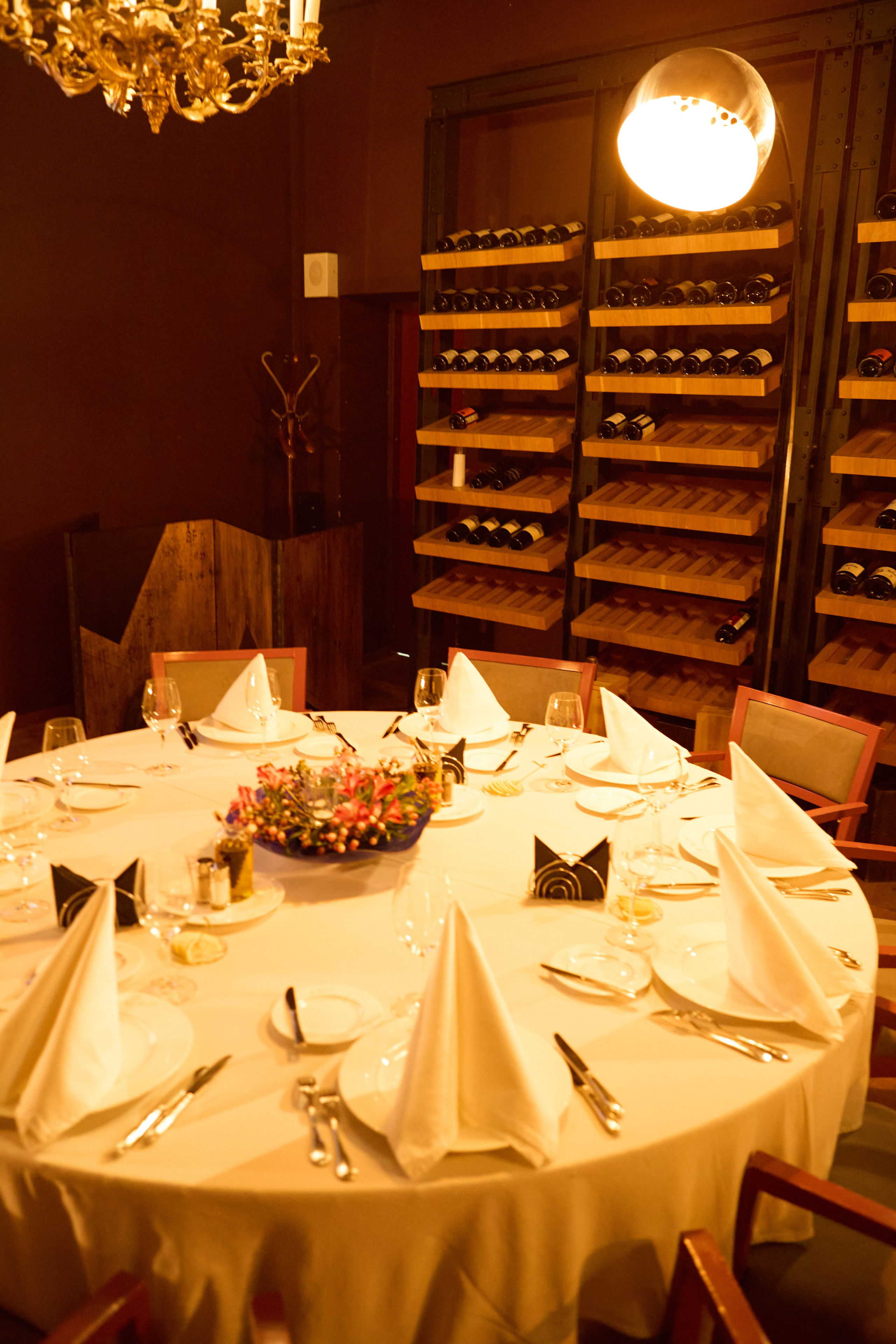 Evening on Nevsky Prospect Street at the Palkin Restaurant. Фотограф в Санкт-Петербурге Владимир Тихомиров