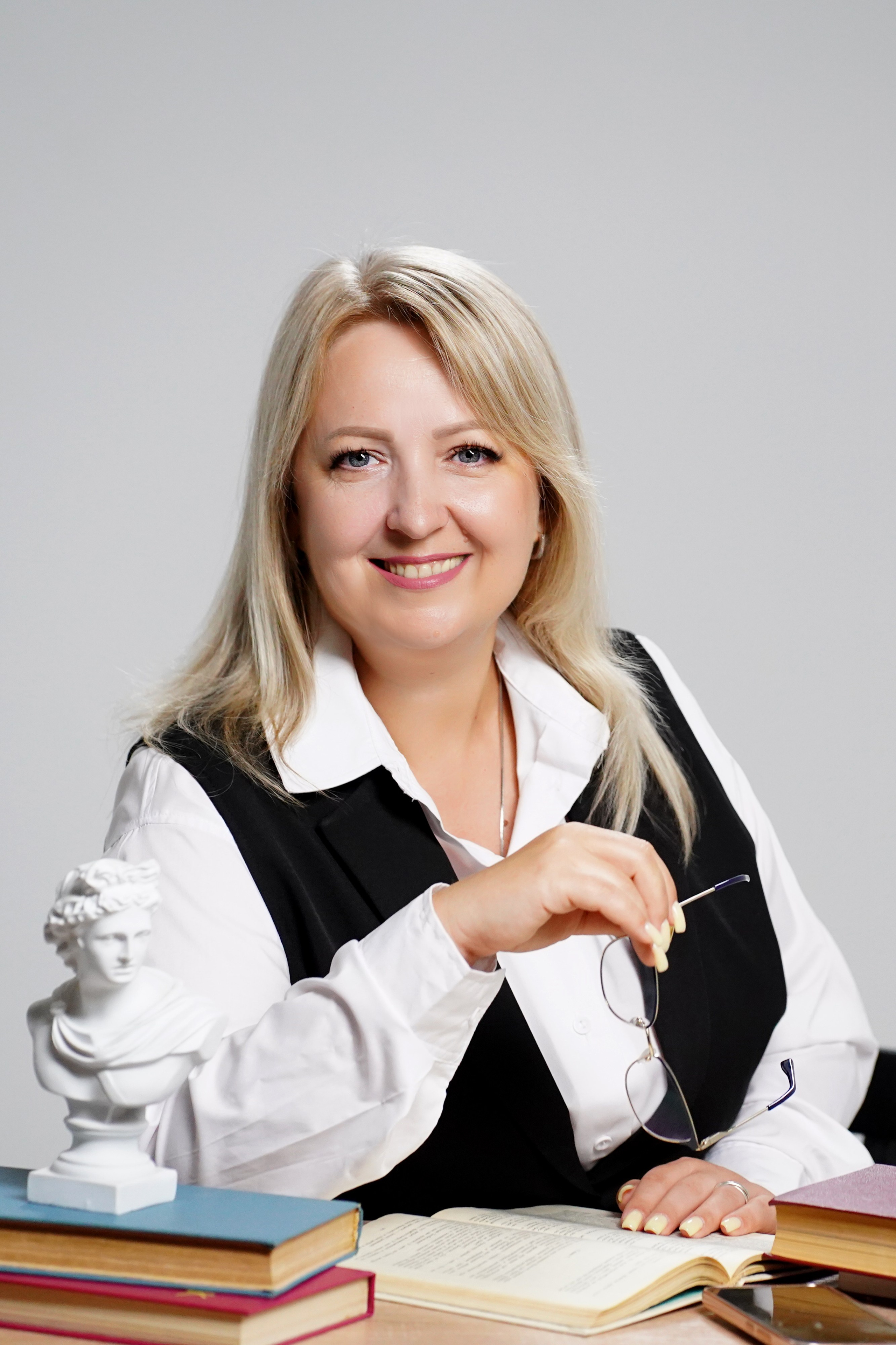 Портреты руководителей. MEMENTO.Выпускные альбомы, школьные, юбилейные и другие книги. Ростов-на-Дону