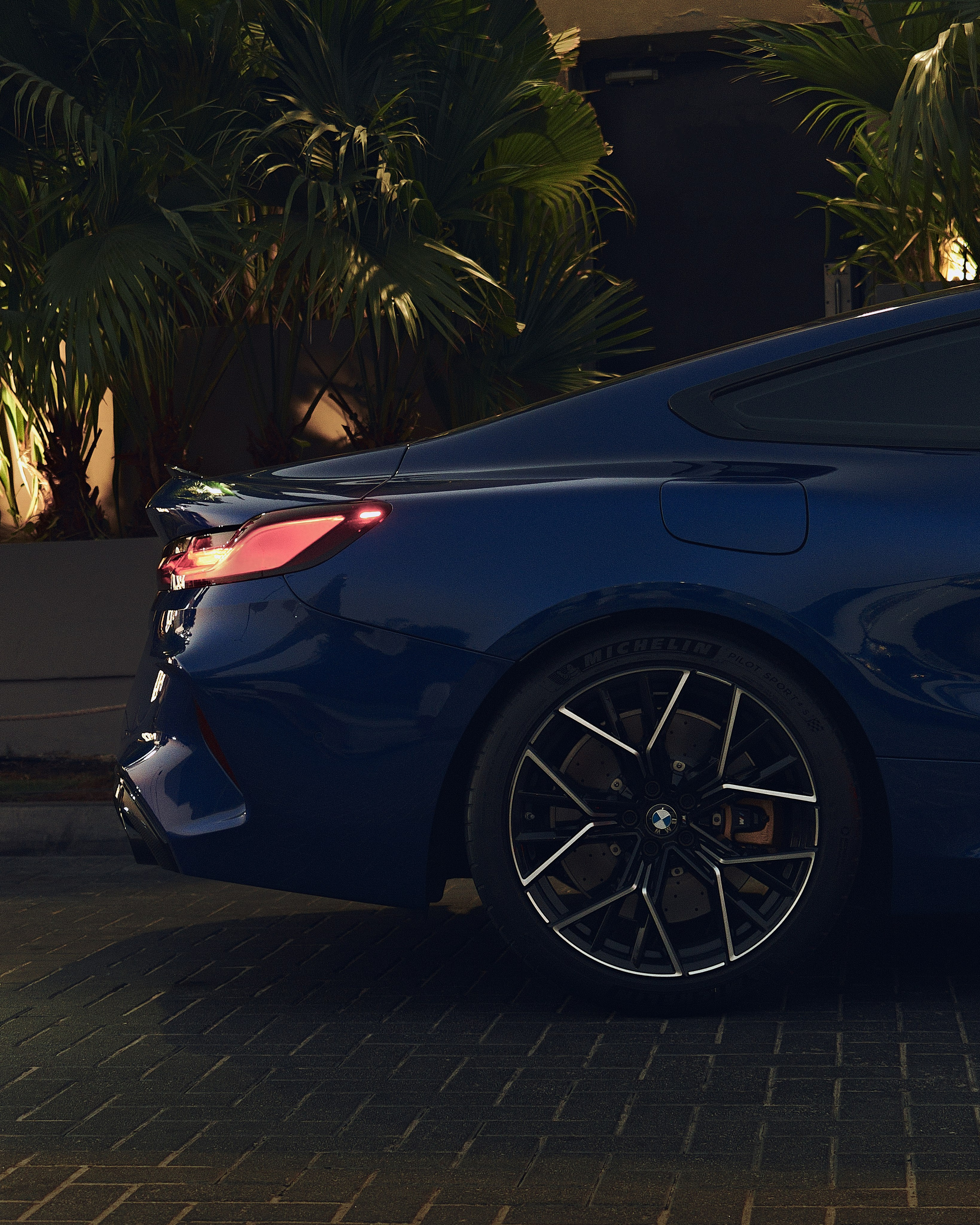 BMW M8. NOIZOMAX Художественный фотограф в Дубай