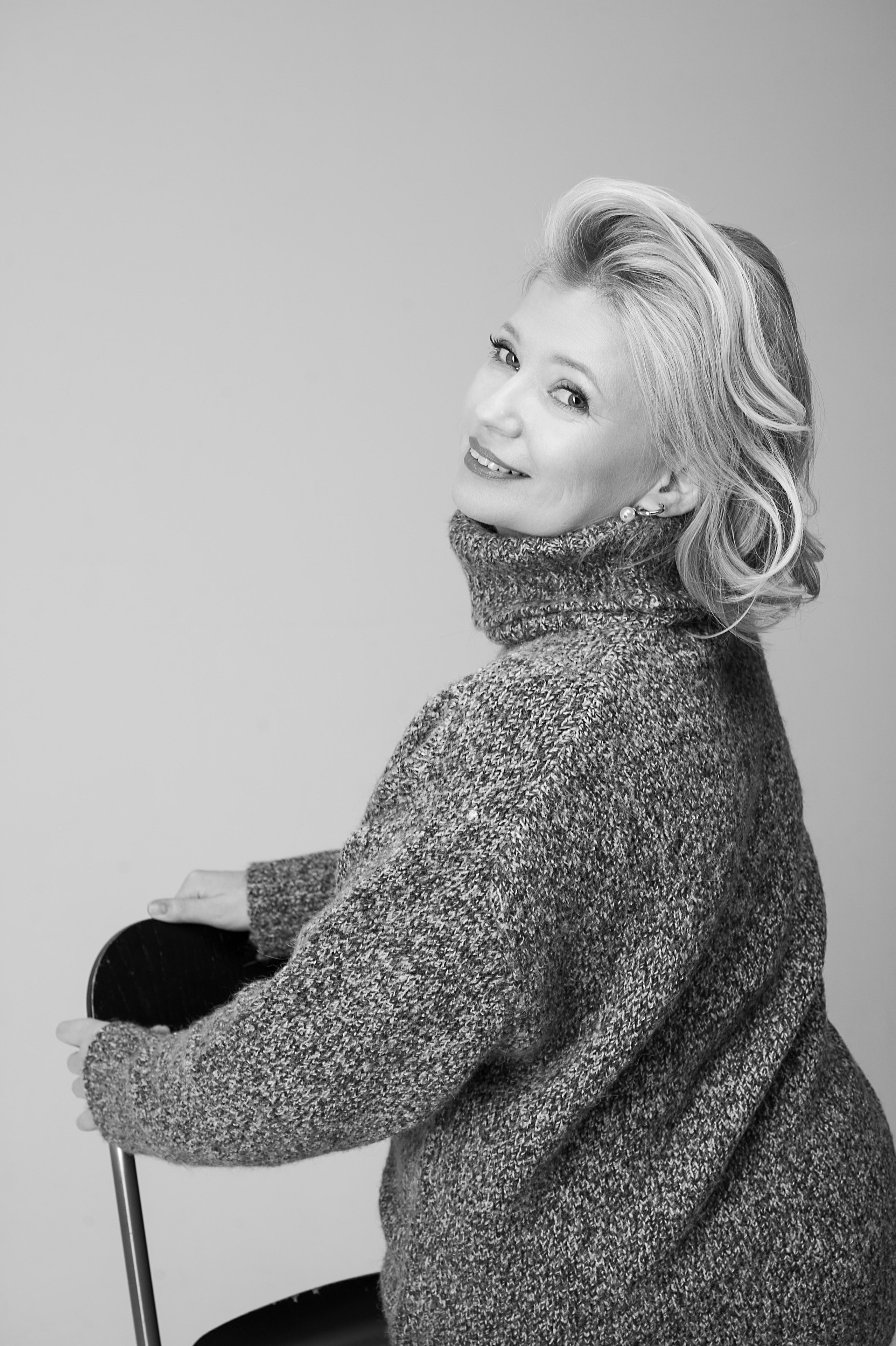 ЖЕНСКИЙ ПОРТРЕТ. ГЛАВНАЯ