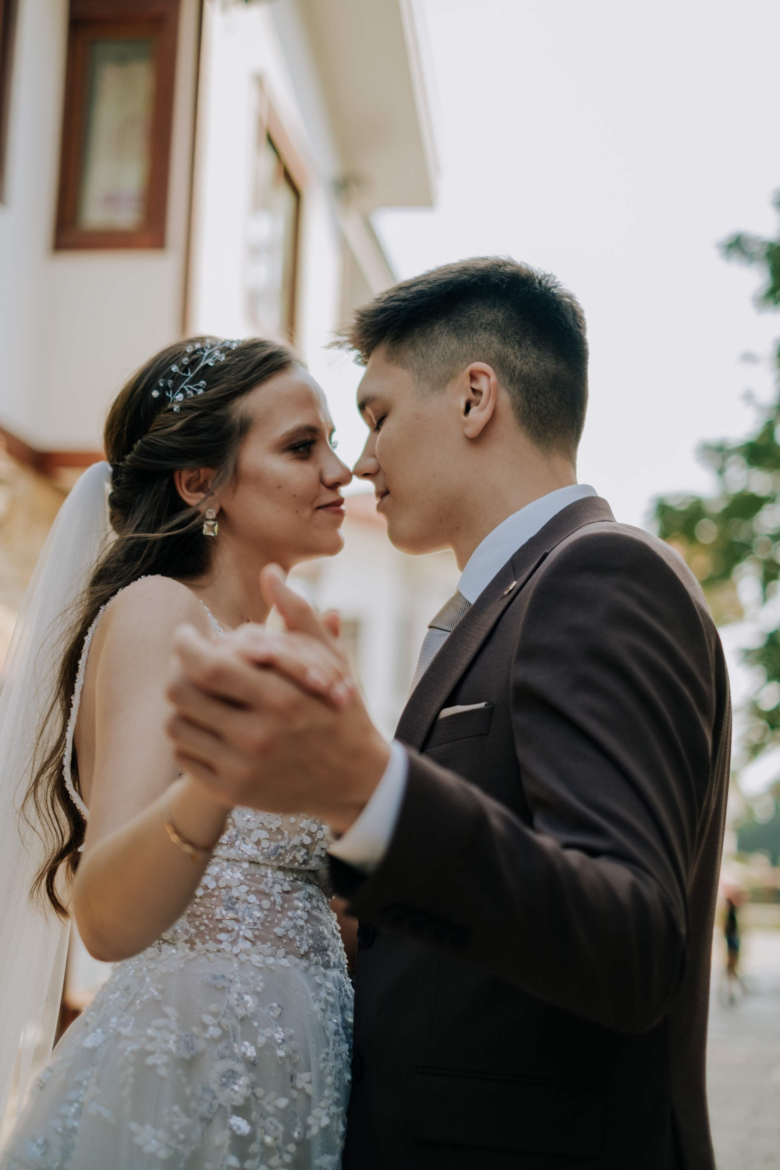 История Элины и Амира