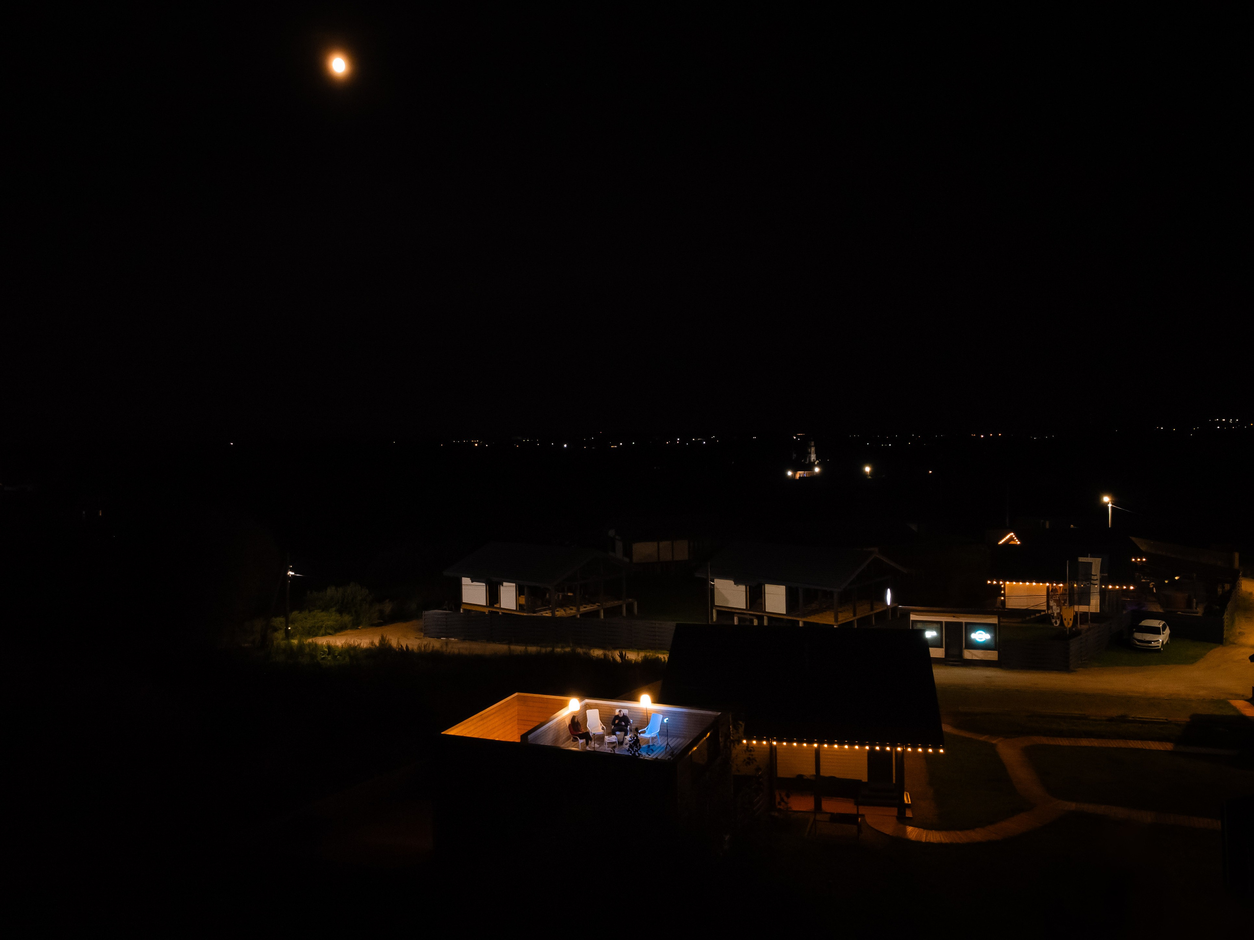 Переславль - Залесский, Загородный клуб "ОЗЕРО", Плещеево озеро, крестова гора, небо, трава, лето, ночь, луна