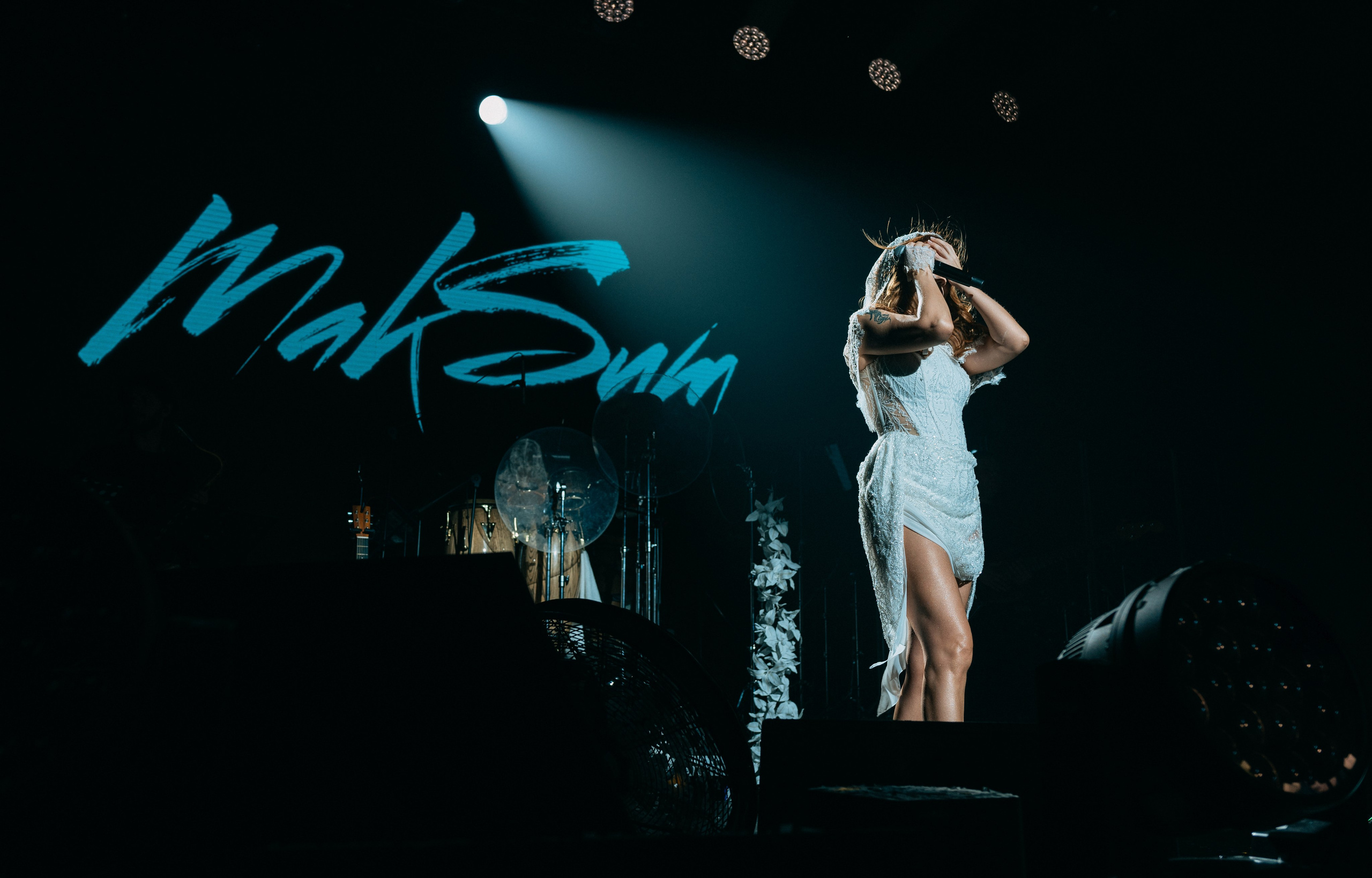 Концерт Максим в Санкт-Петербурге. Фотограф Елизавета Федосова. Репортажная съемка концерта. 