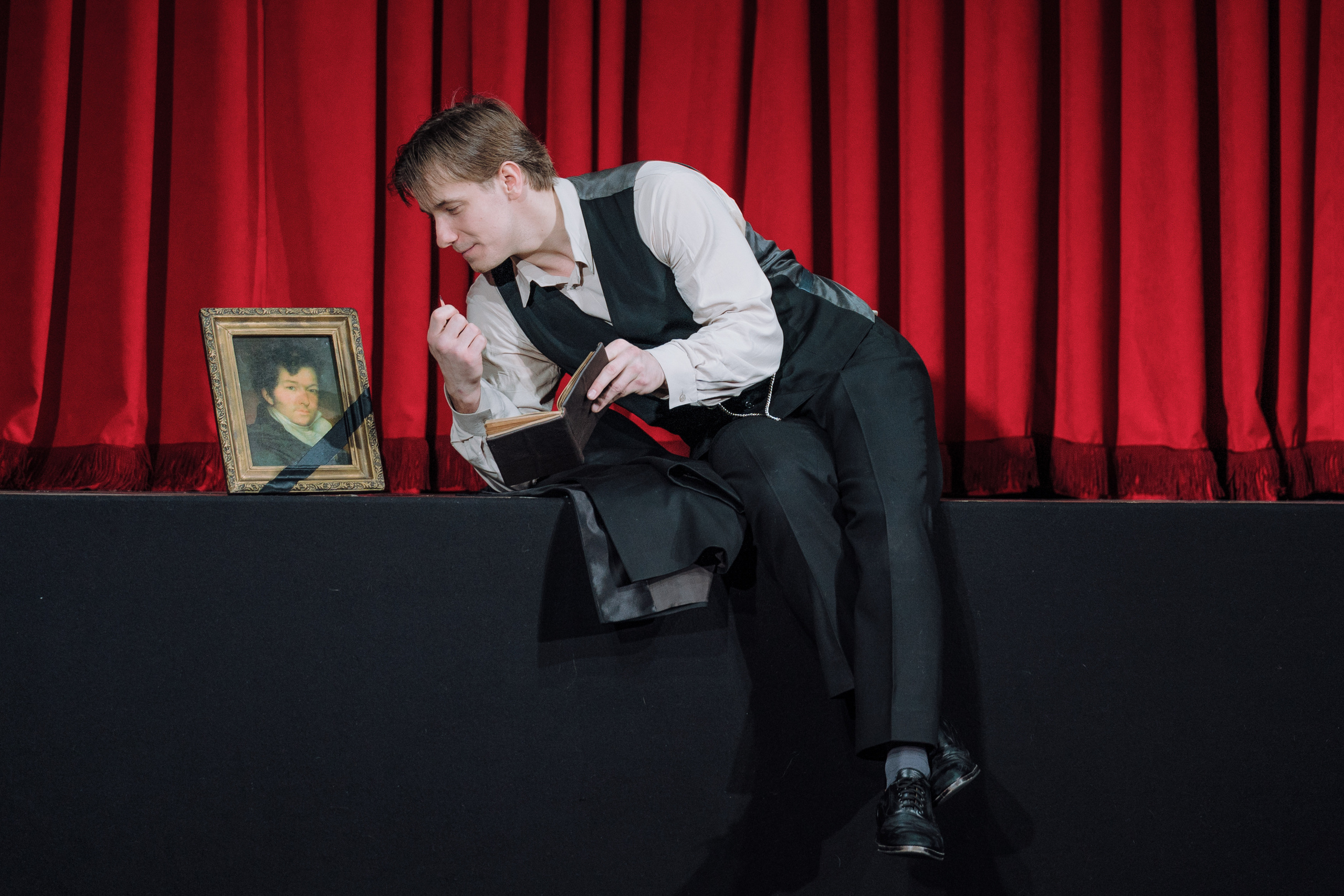 Театр Маяковского: На всякого мудреца довольно простоты. Сайт фотографа Сергея Абрамова