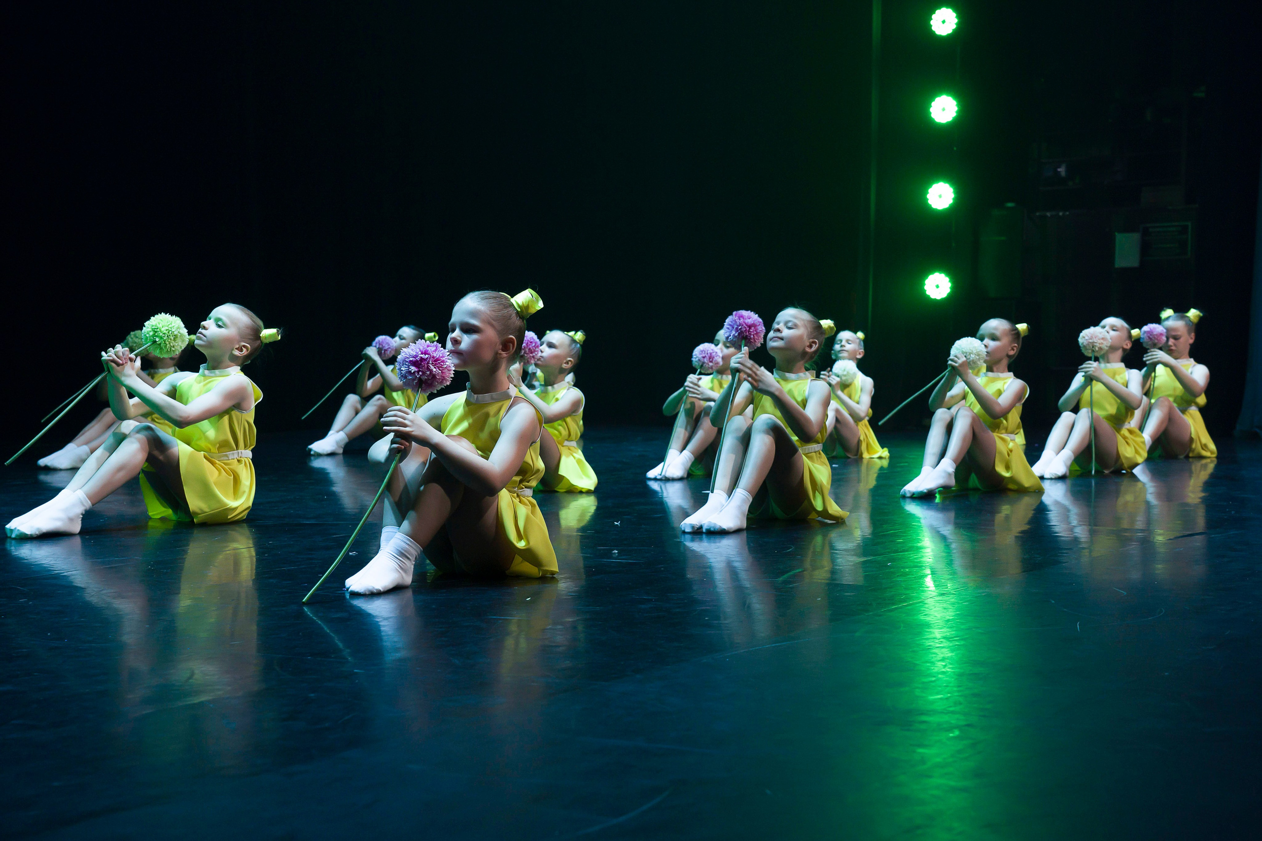 Танцевальное шоу. Фотограф в Санкт-Петербурге. Репортажная и все съёмки для бизнеса